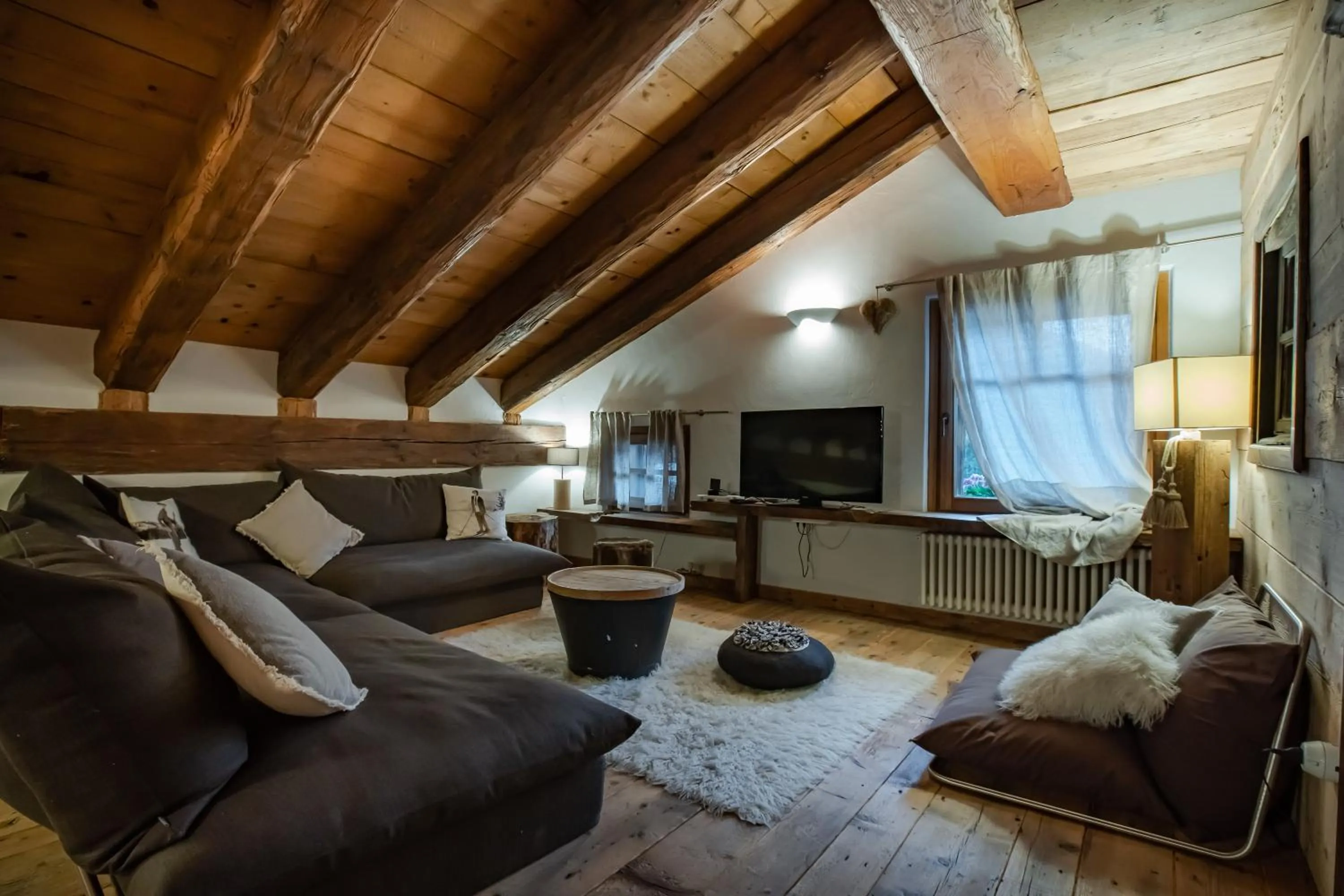 Communal lounge/ TV room in Chalet Svizzero
