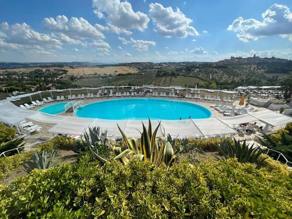 Swimming pool in Casablanca Hotel