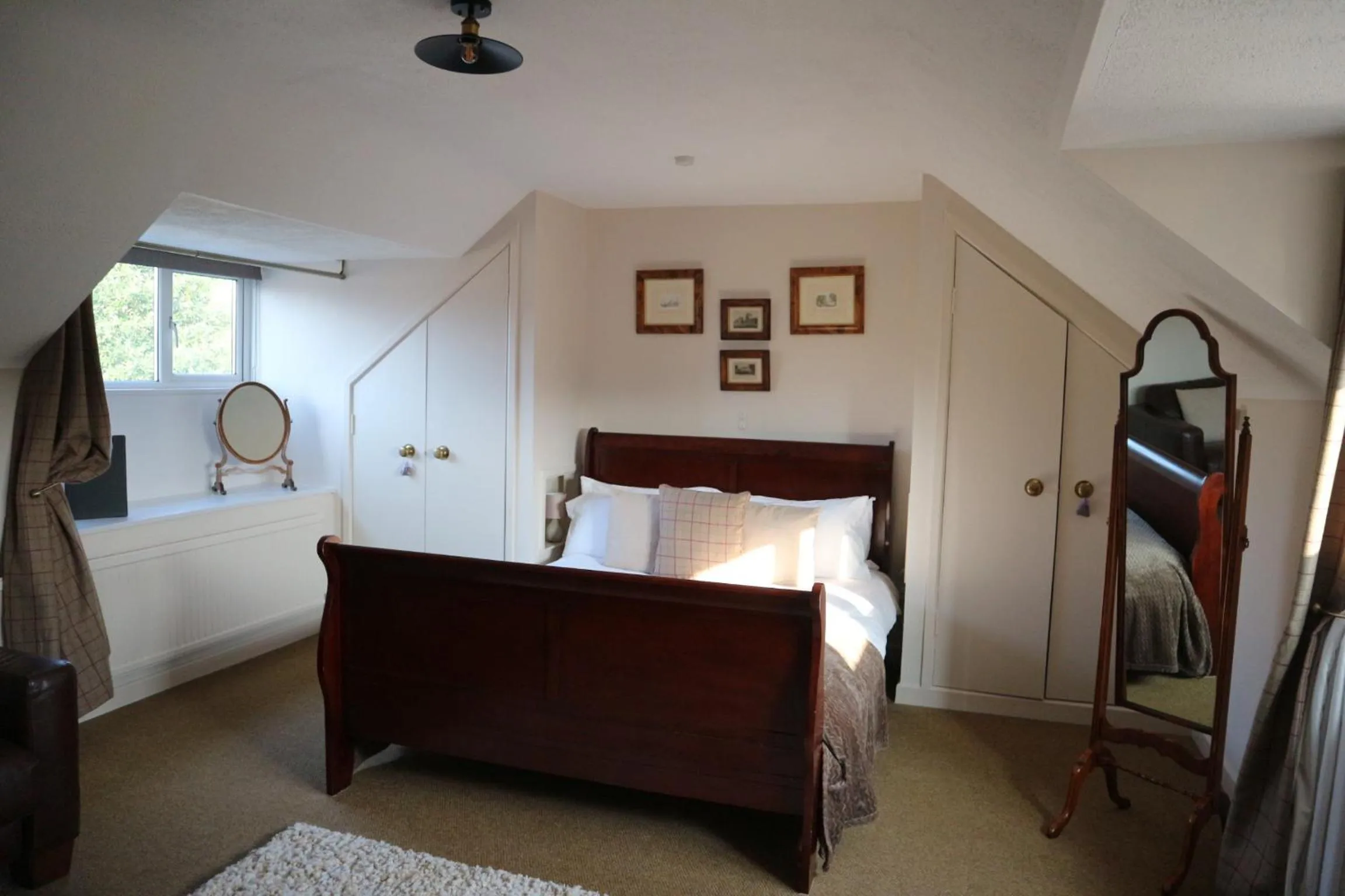 Bed in The George at Nunney