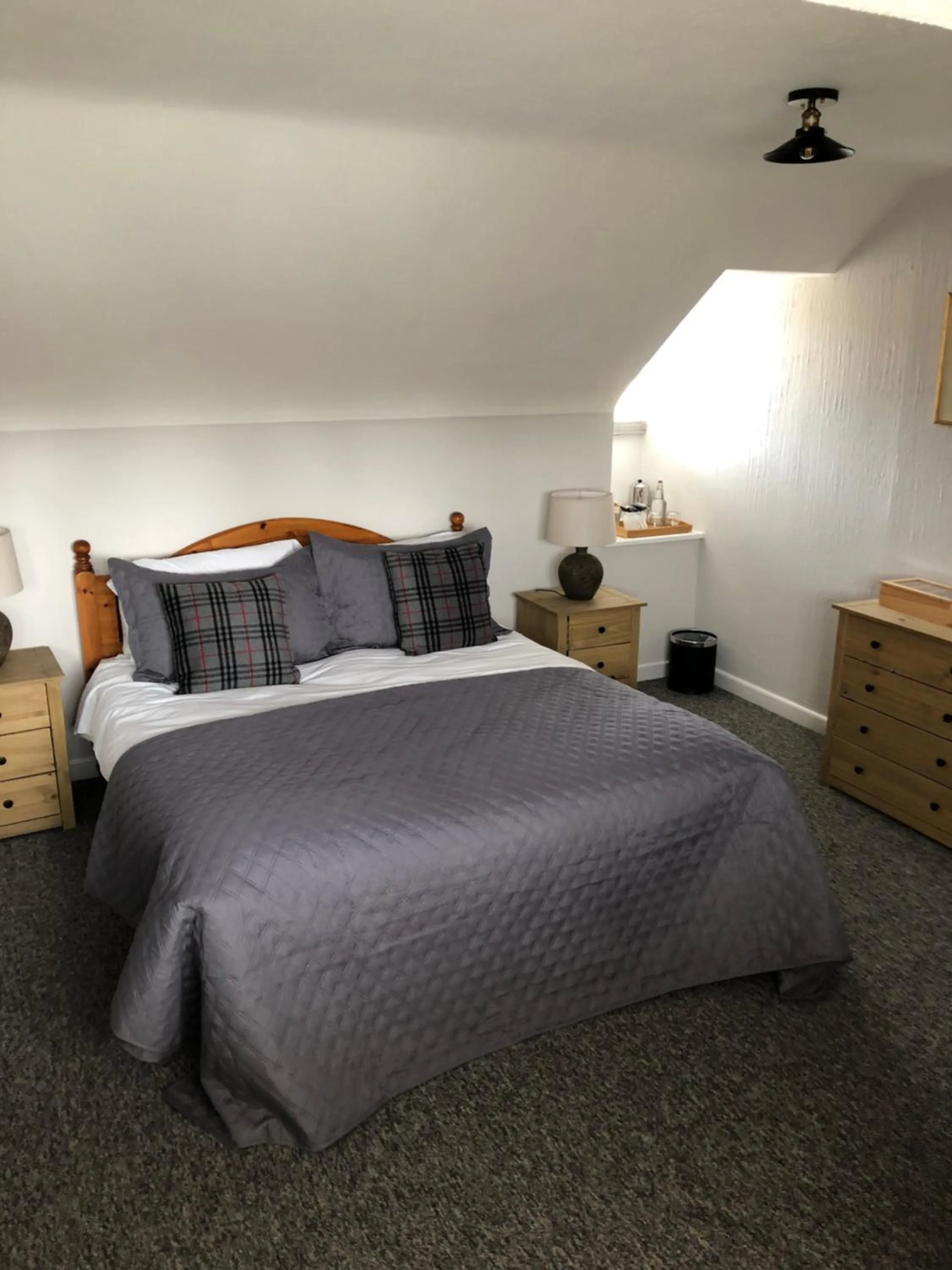 Bed in The George at Nunney