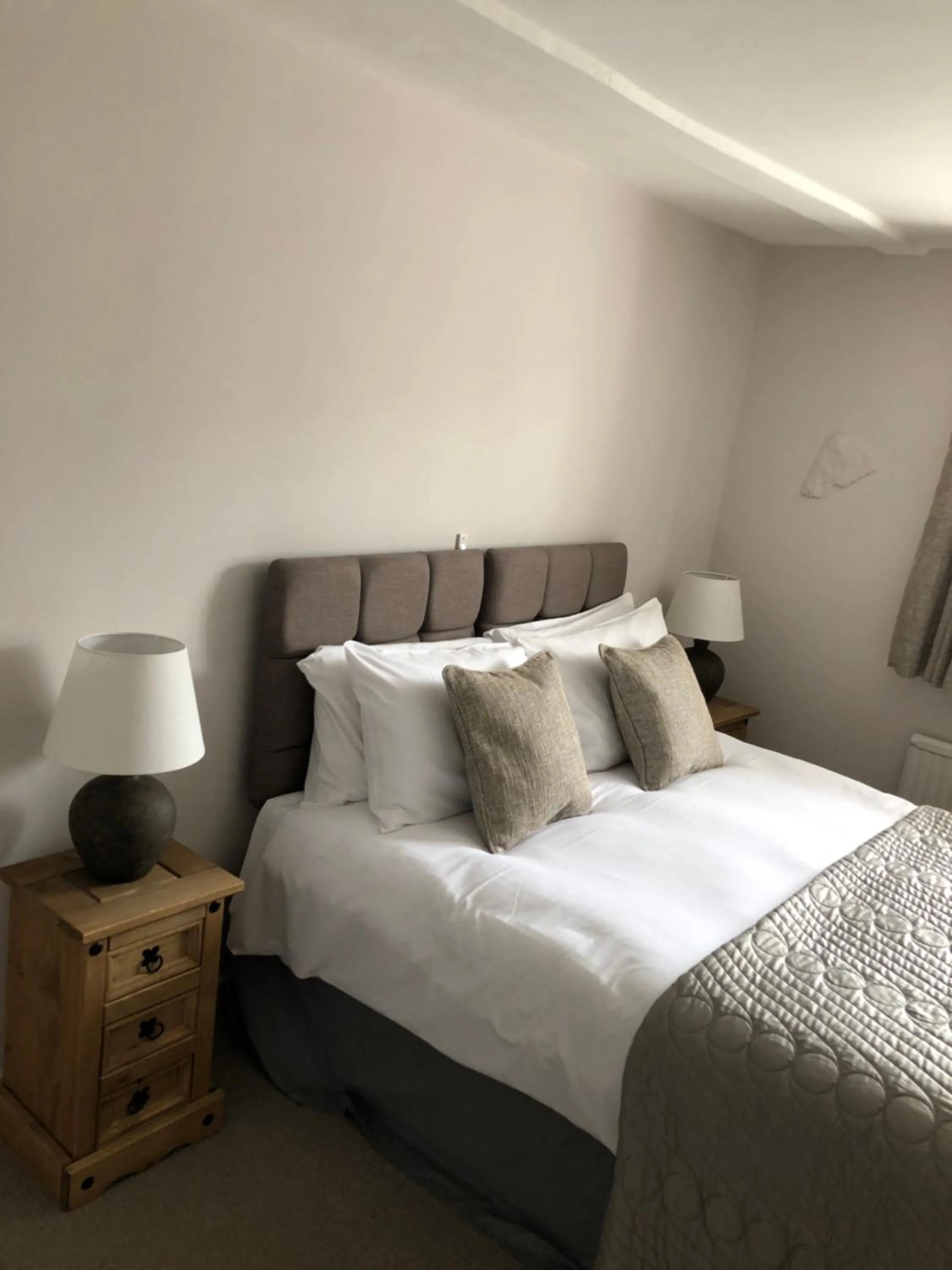 Bed in The George at Nunney