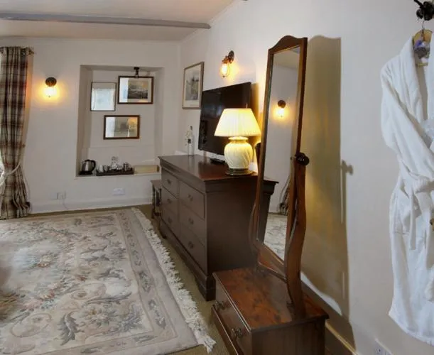 Bedroom, Bed in The George at Nunney