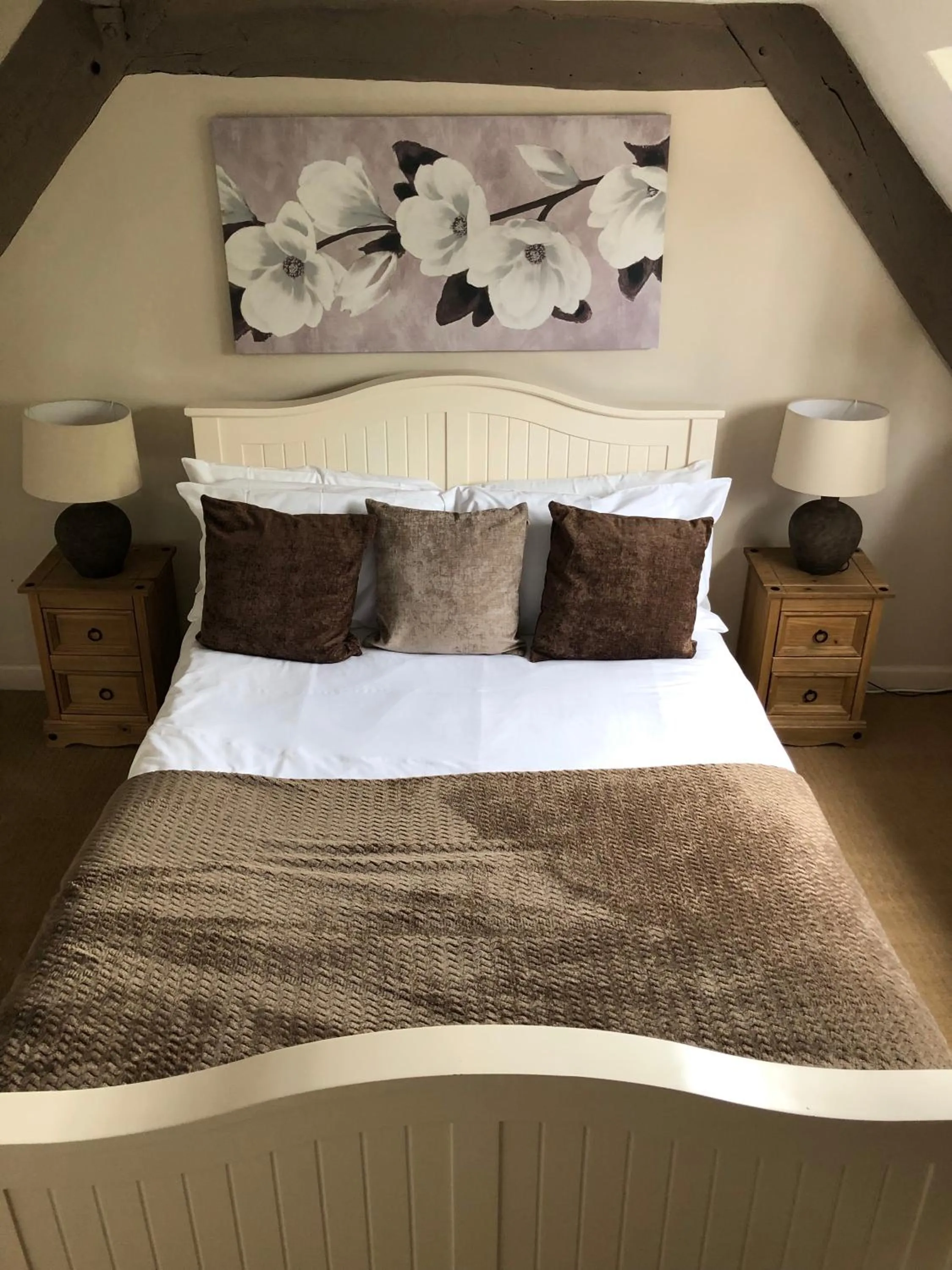 Bed in The George at Nunney