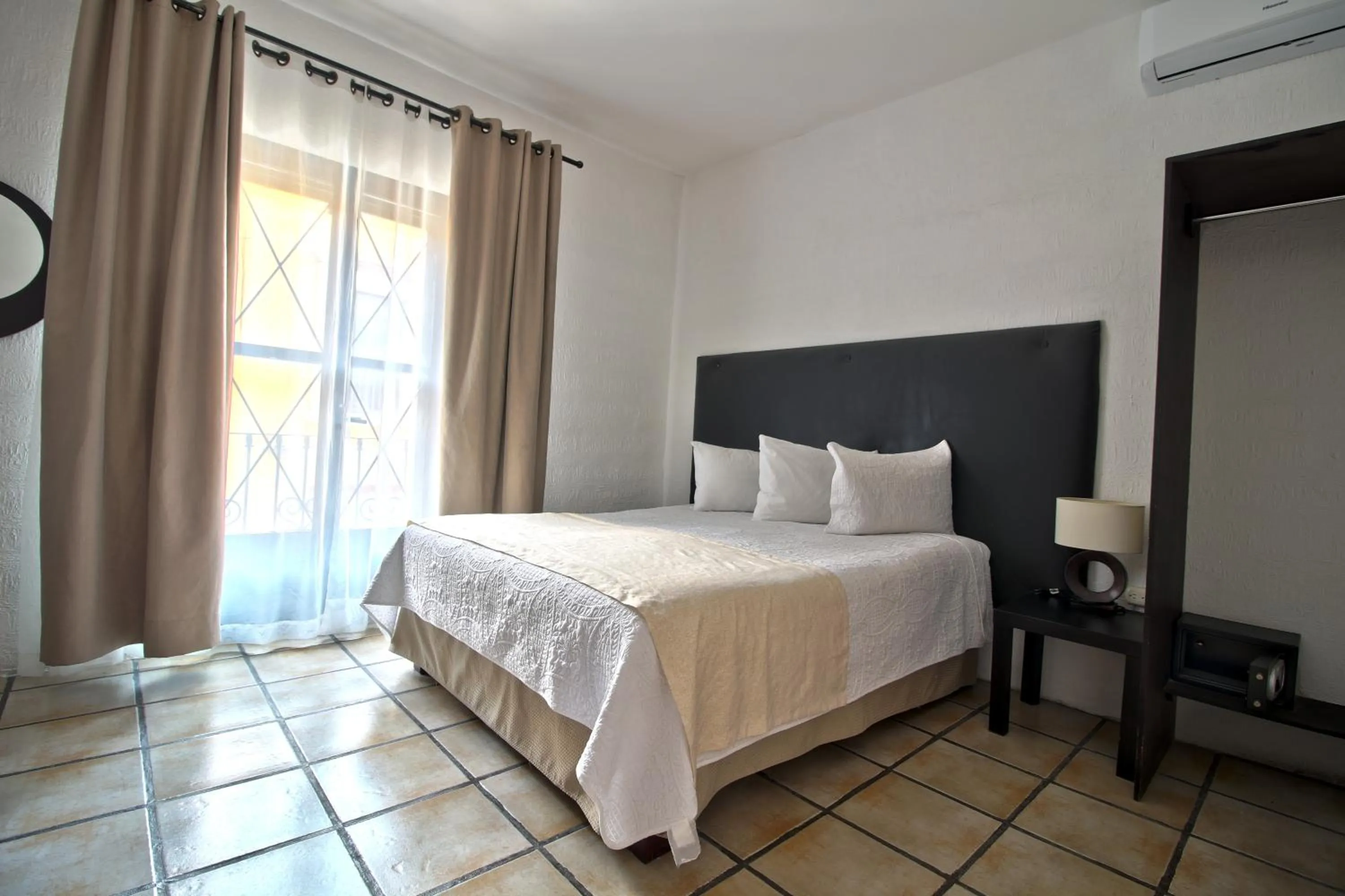 Bedroom, Bed in Hotel Punto 79