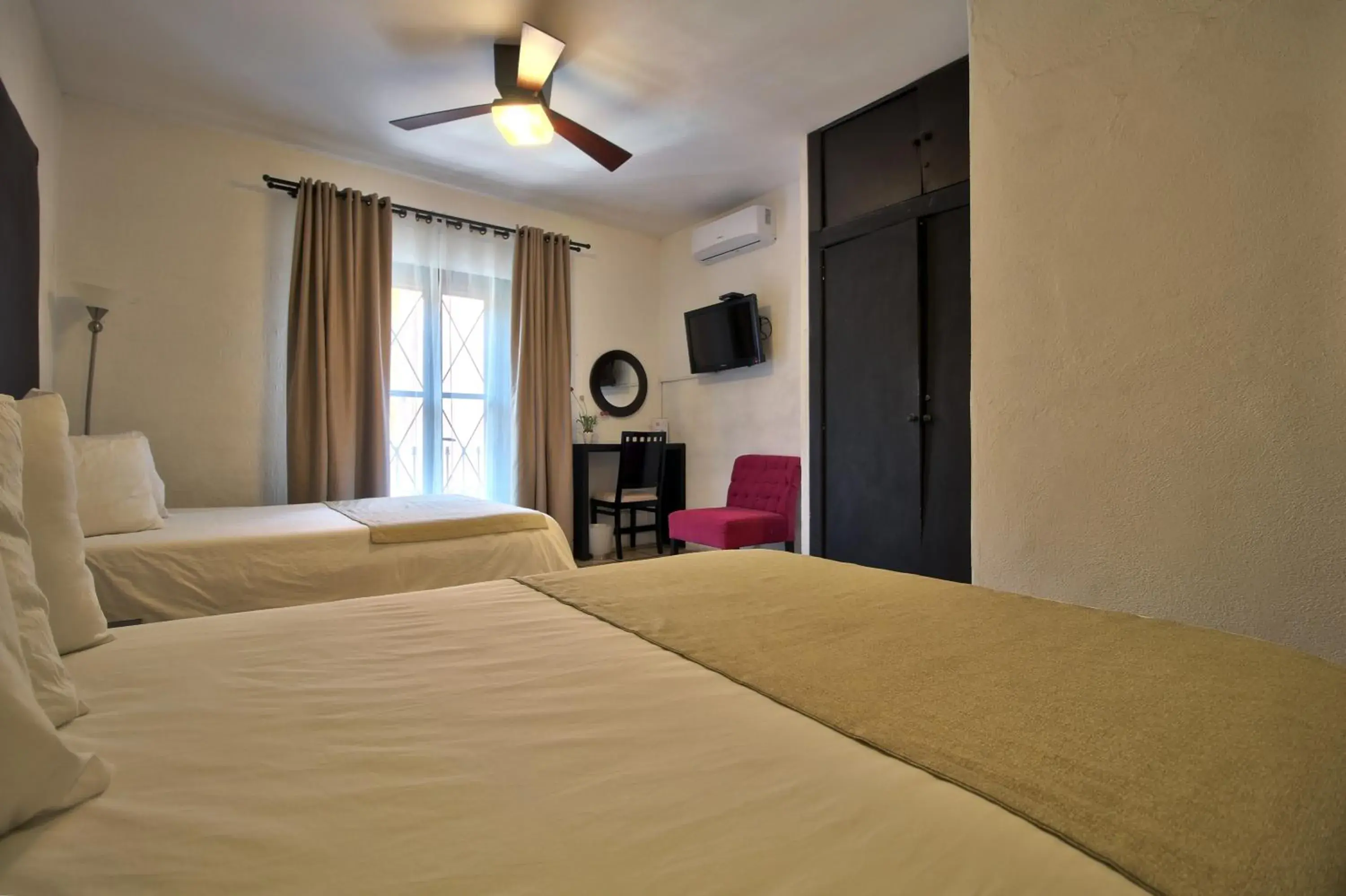 Twin Room in Hotel Punto 79 Twin Room in Hotel Punto 79