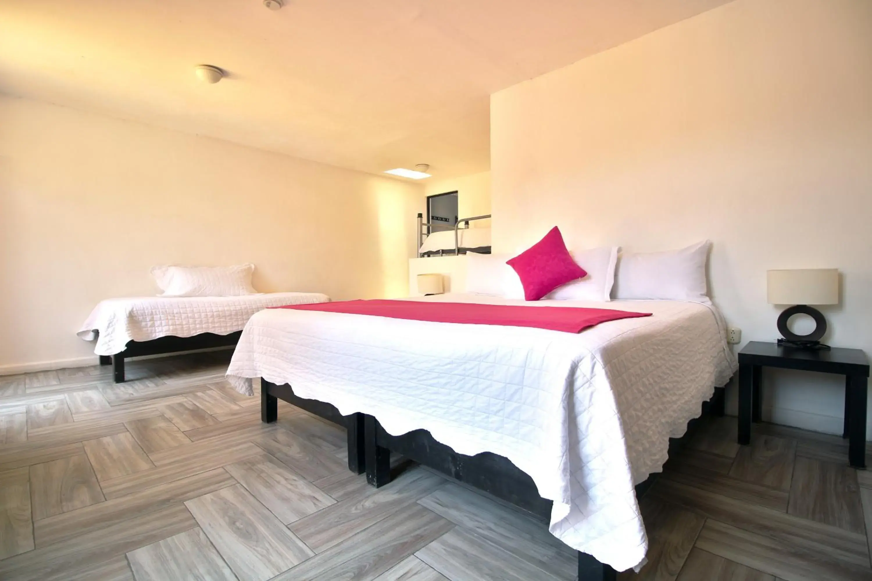 Family Room with Balcony in Hotel Punto 79 Family Room with Balcony in Hotel Punto 79