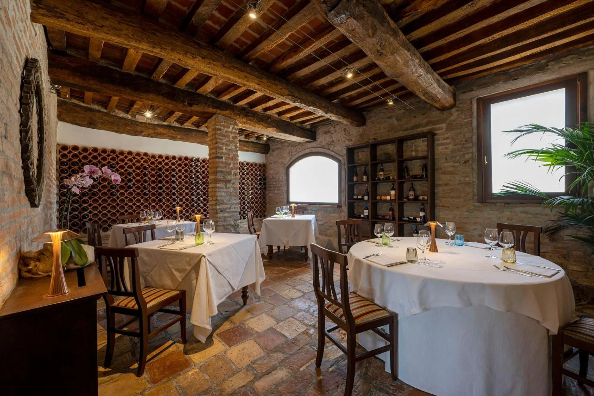 Restaurant/places to eat in Hotel Airone