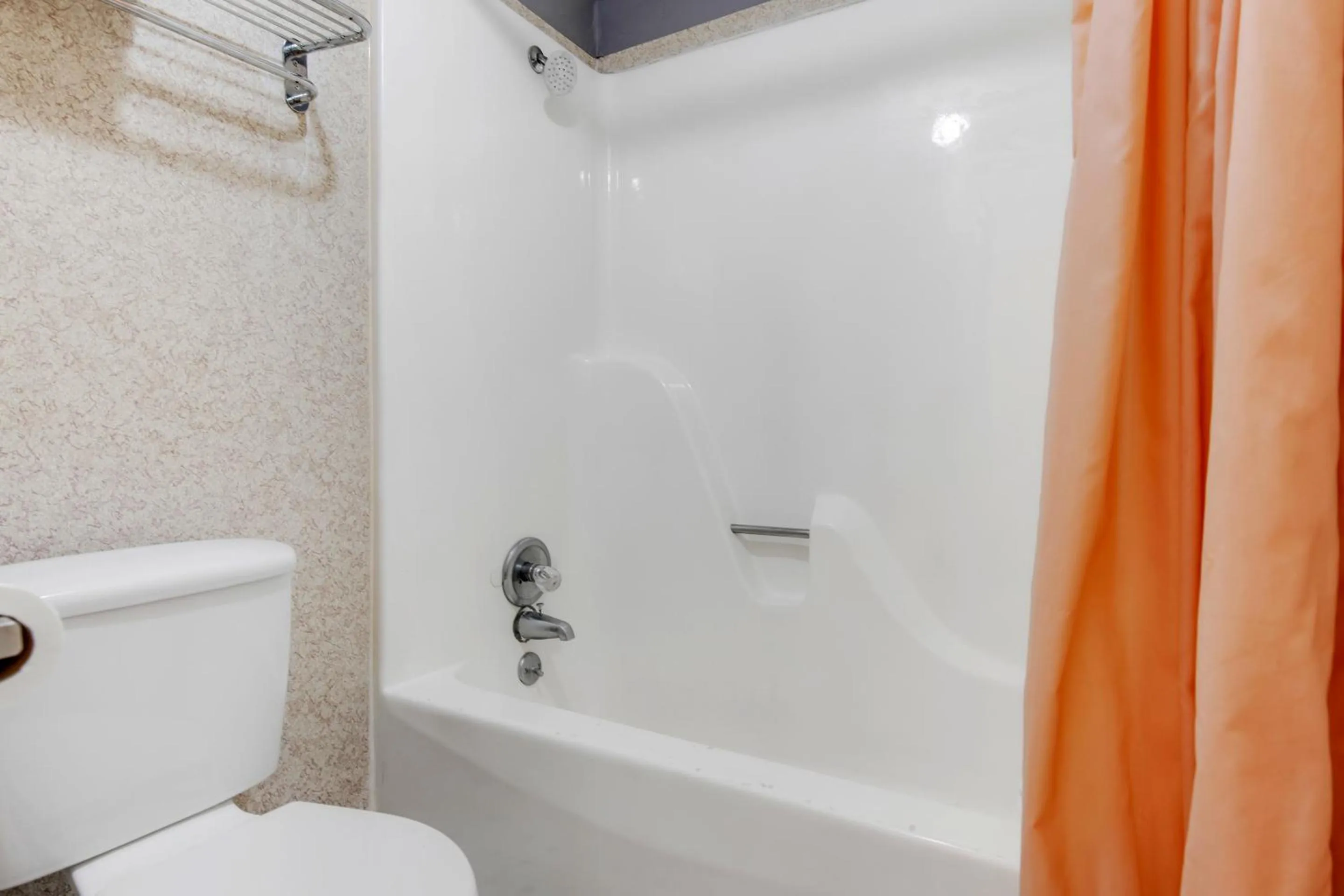 Bathroom in Capital O 3Y Motel Mount Vernon Renfro Valley