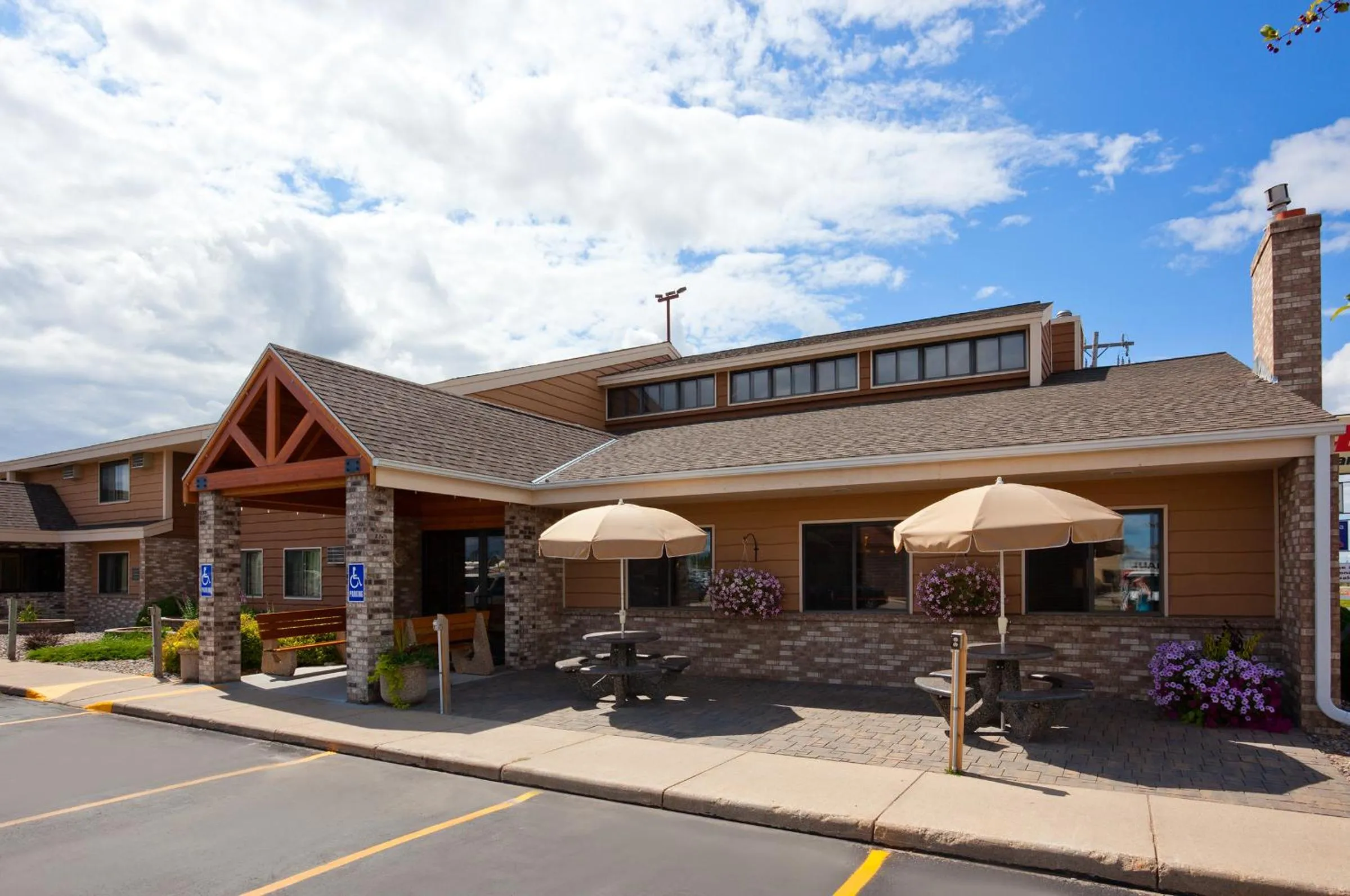 Facade/entrance in AmericInn by Wyndham Roseau