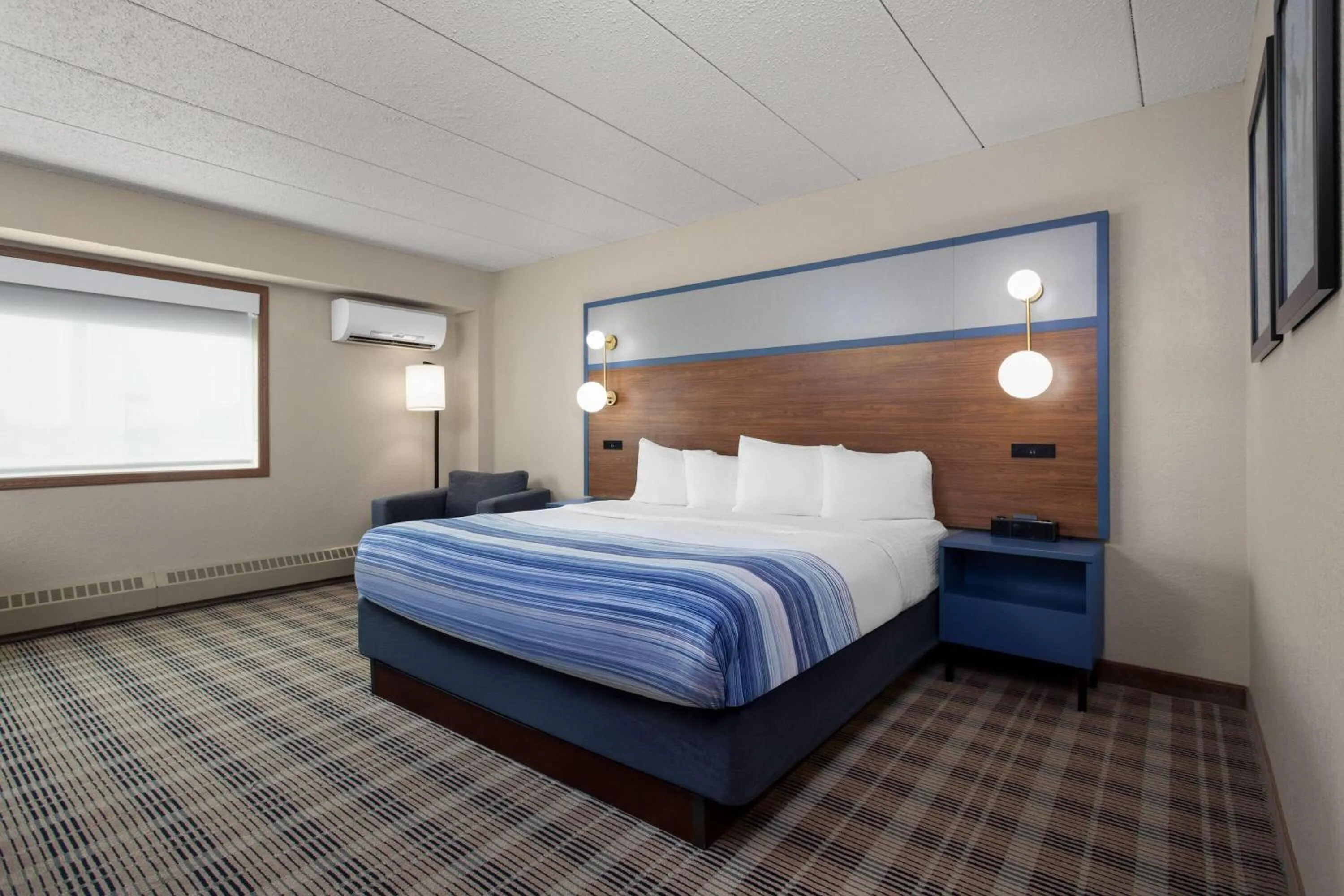Photo of the whole room, Bed in AmericInn by Wyndham Roseau