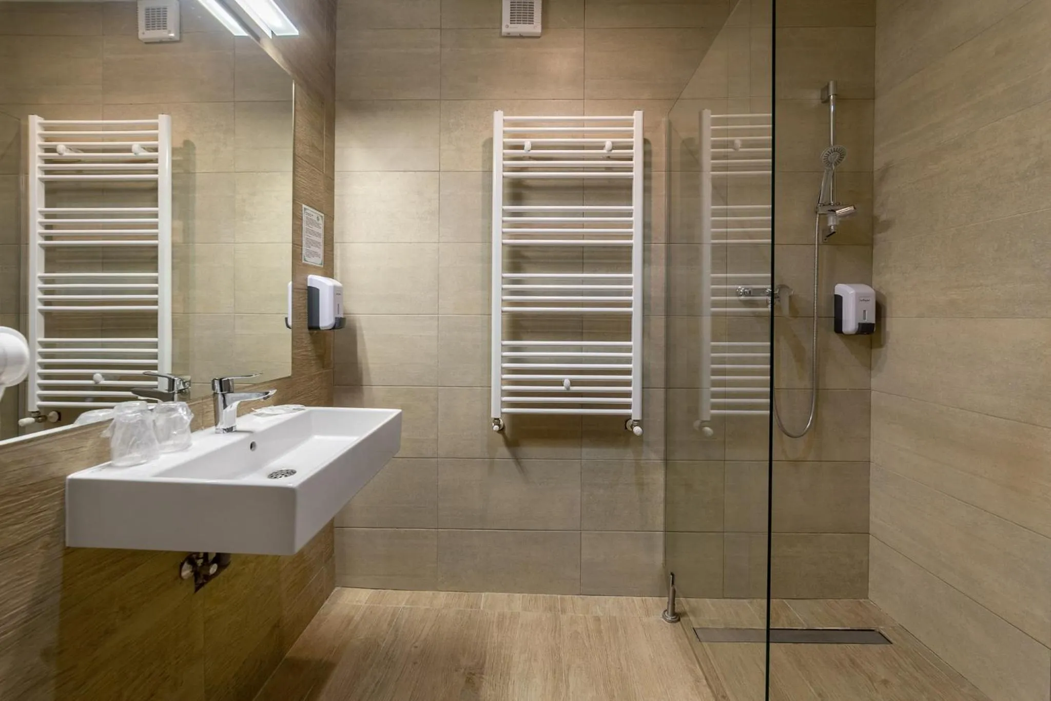 Shower in Eden Grand Resort