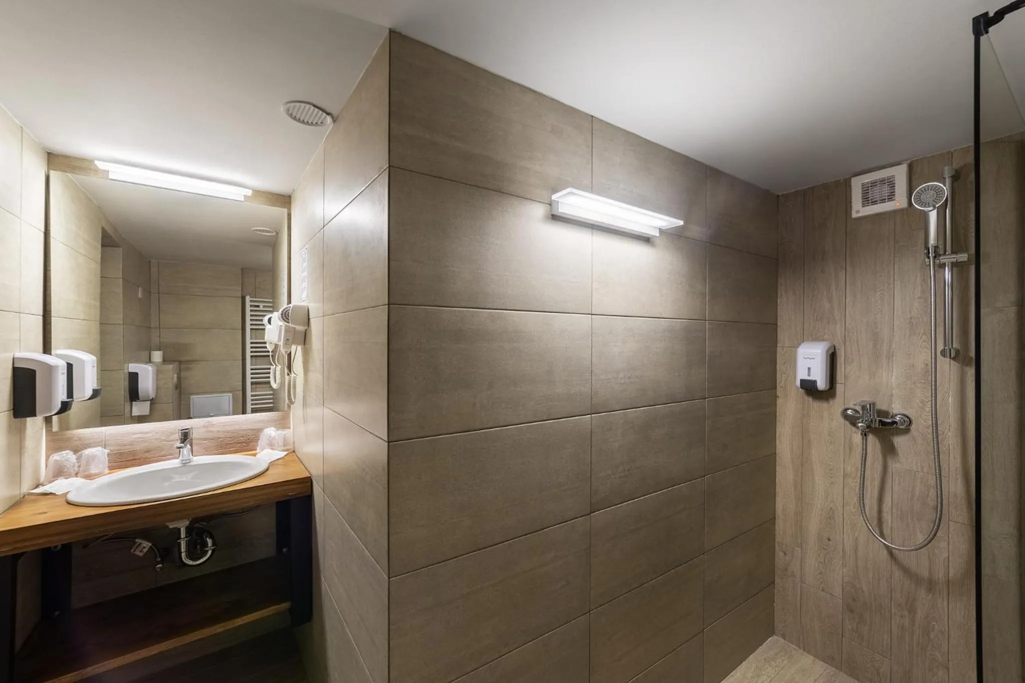 Shower in Eden Grand Resort