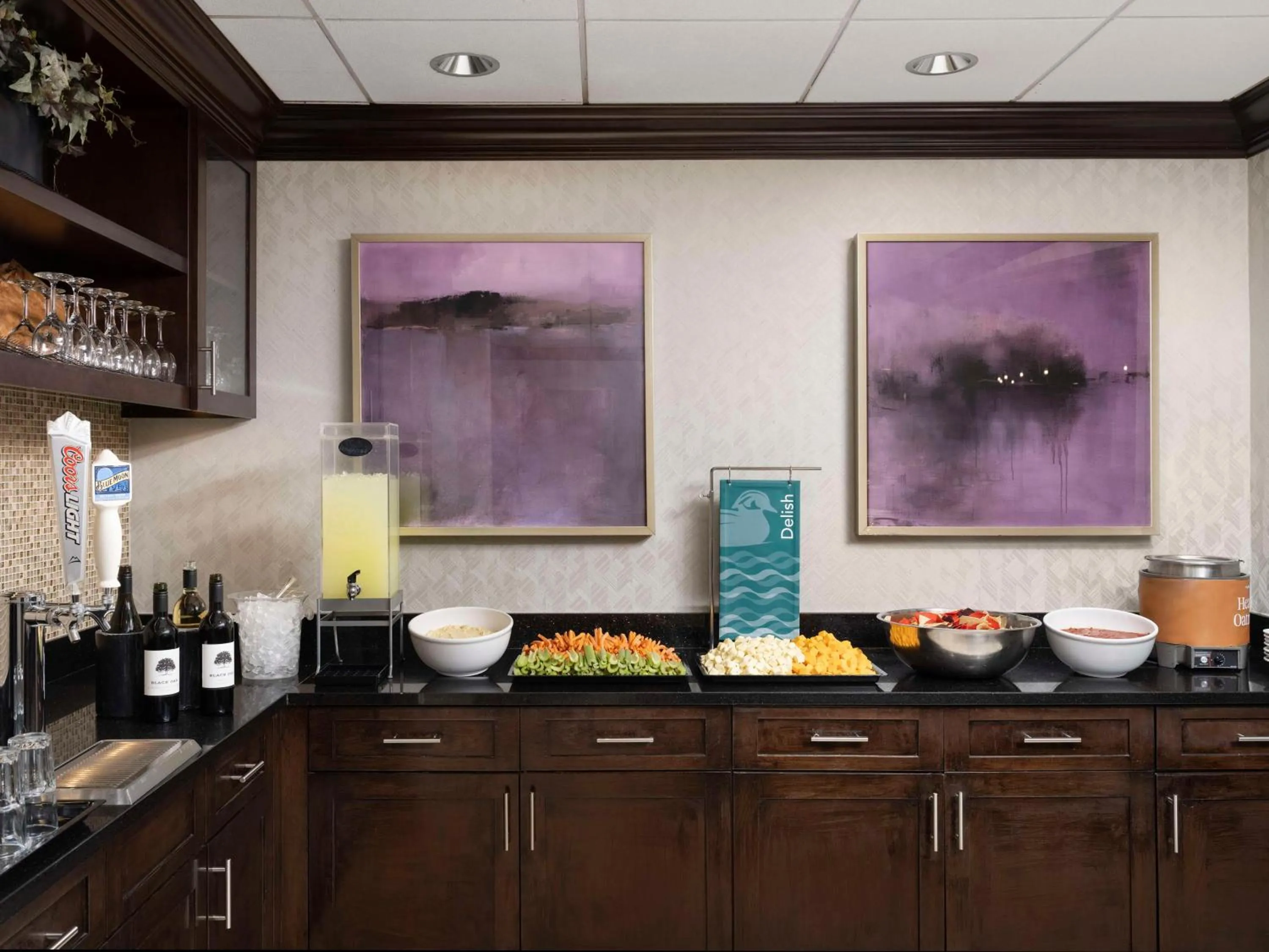 Dining area in Homewood Suites by Hilton Carle Place - Garden City, NY