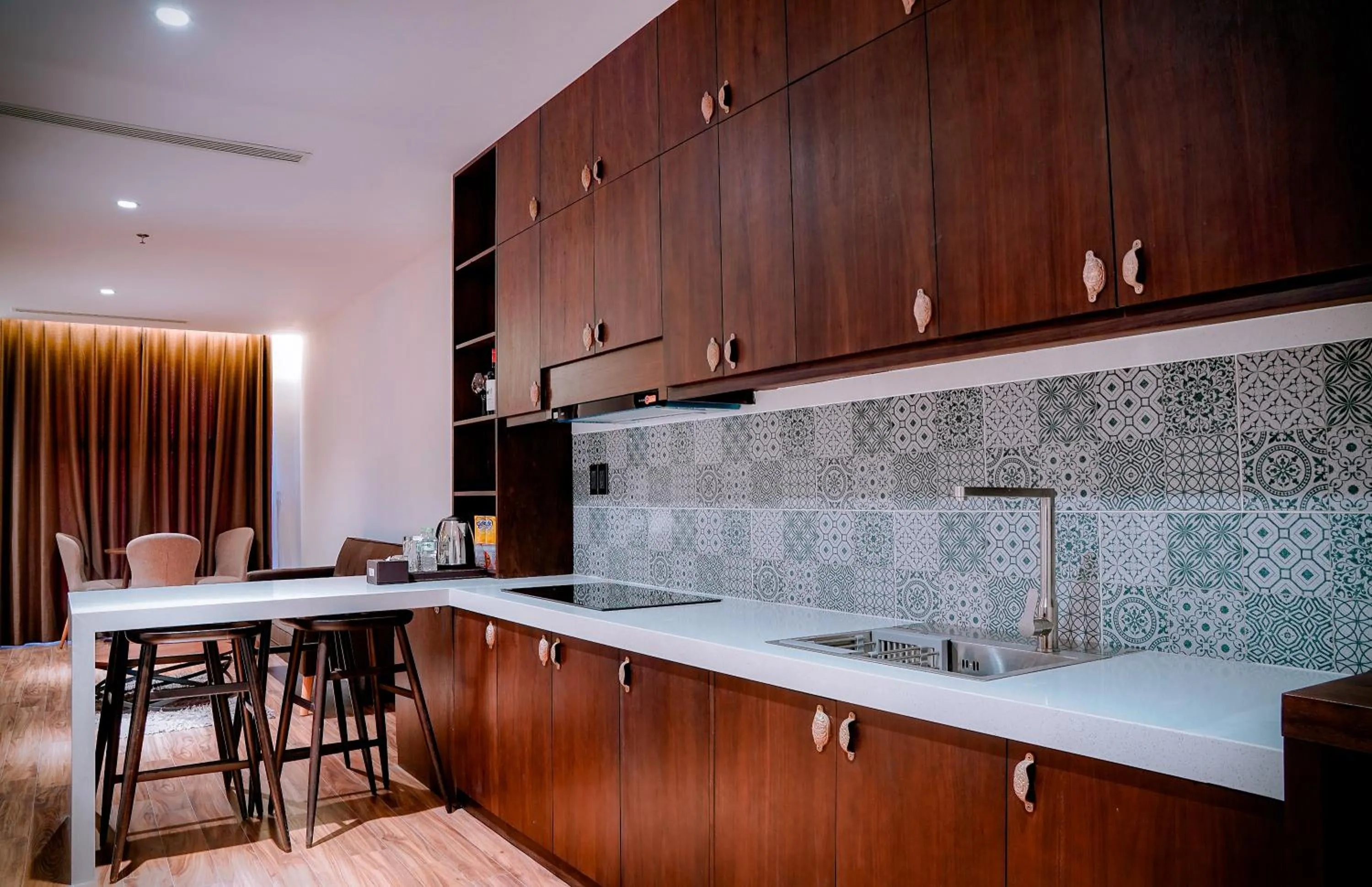 Kitchen or kitchenette in Dong Duong Hotel & Suites - City Central - Afternoon Tea Inclusive