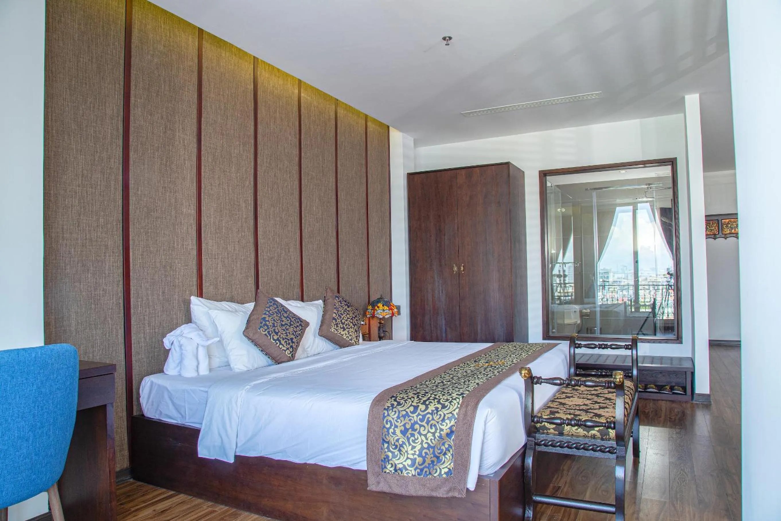 Bed in Dong Duong Hotel & Suites - City Central - Afternoon Tea Inclusive