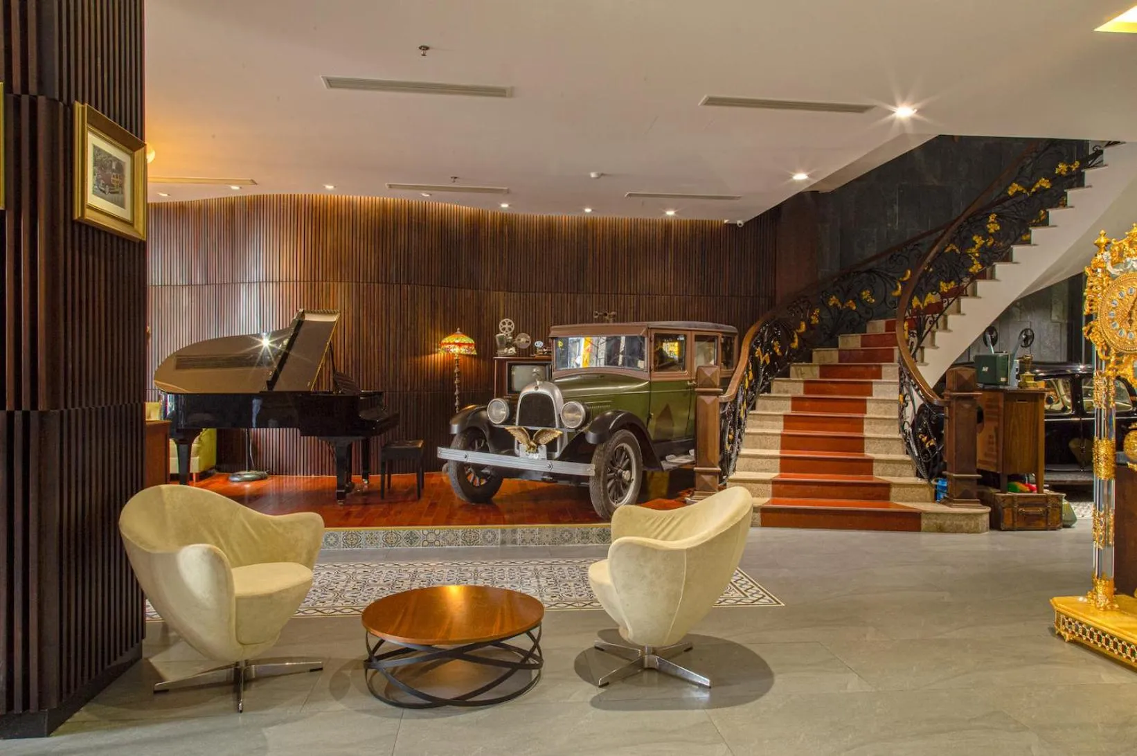 Communal lounge/ TV room in Dong Duong Hotel & Suites - City Central - Afternoon Tea Inclusive