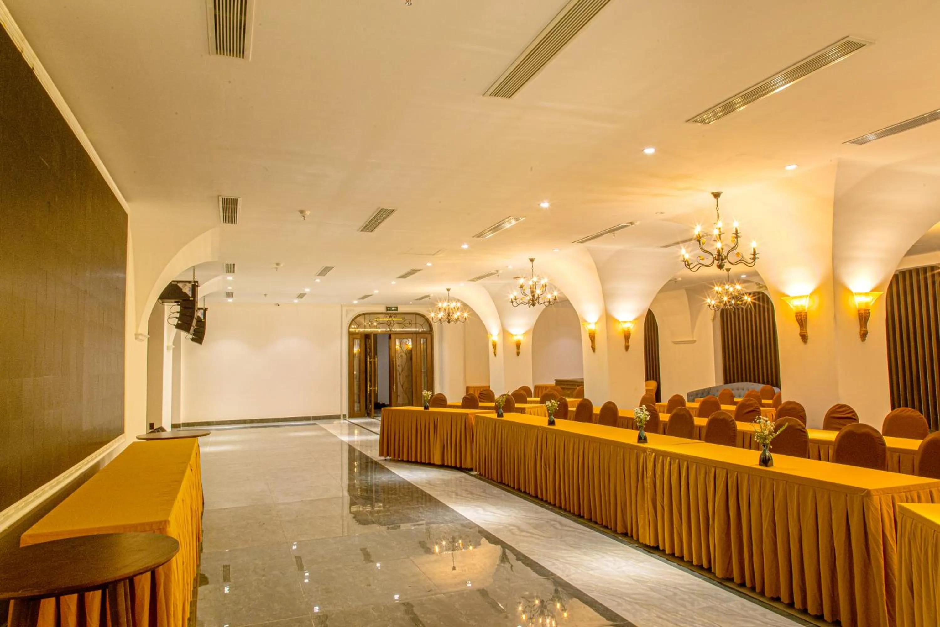 Business facilities in Dong Duong Hotel & Suites - City Central - Afternoon Tea Inclusive