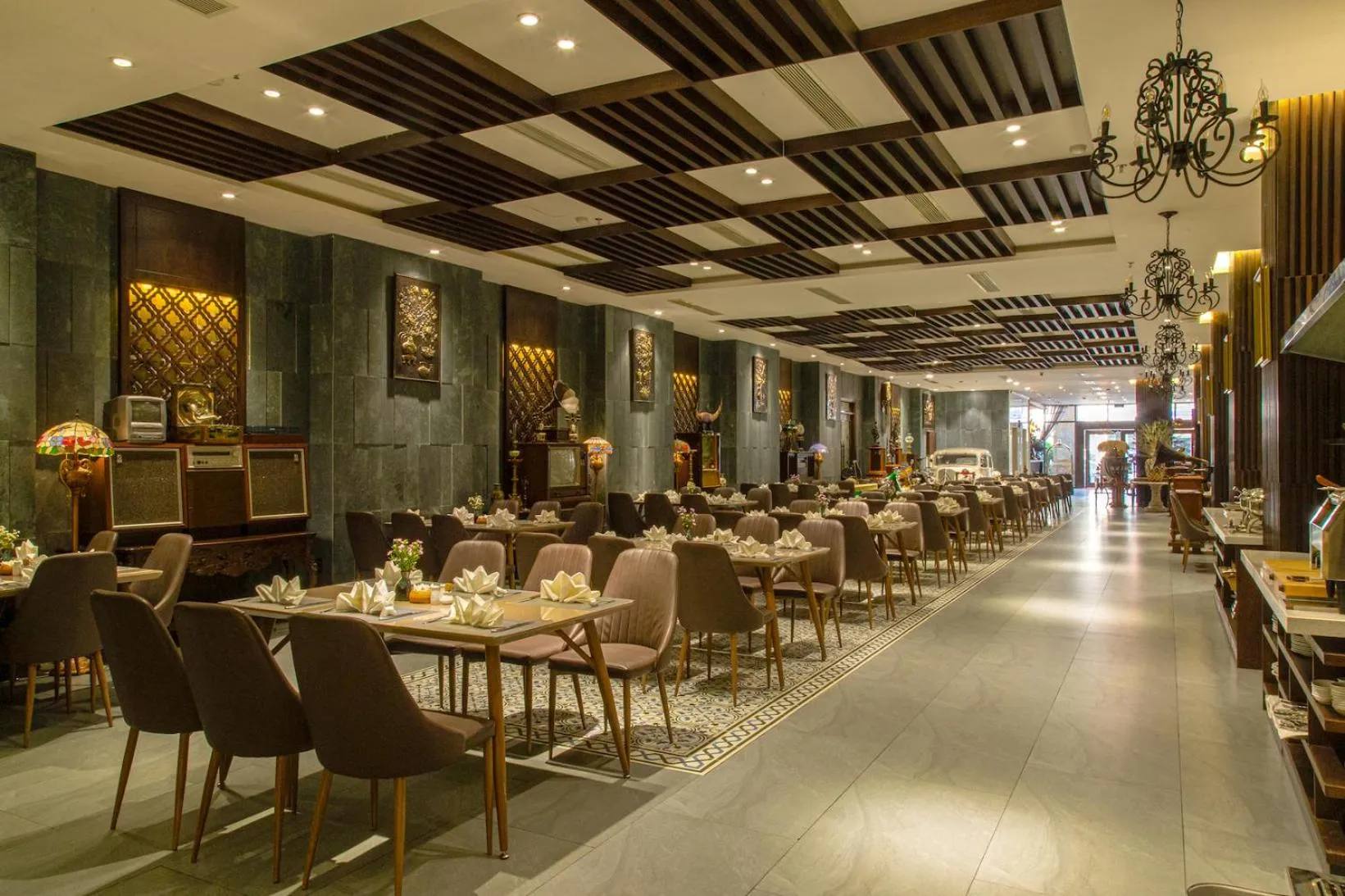 Restaurant/places to eat in Dong Duong Hotel & Suites - City Central - Afternoon Tea Inclusive