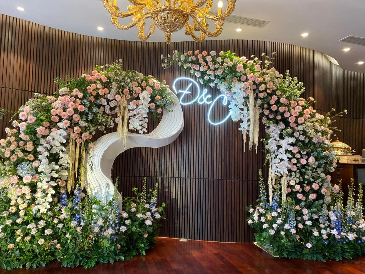 Communal lounge/ TV room in Dong Duong Hotel & Suites - City Central - Afternoon Tea Inclusive