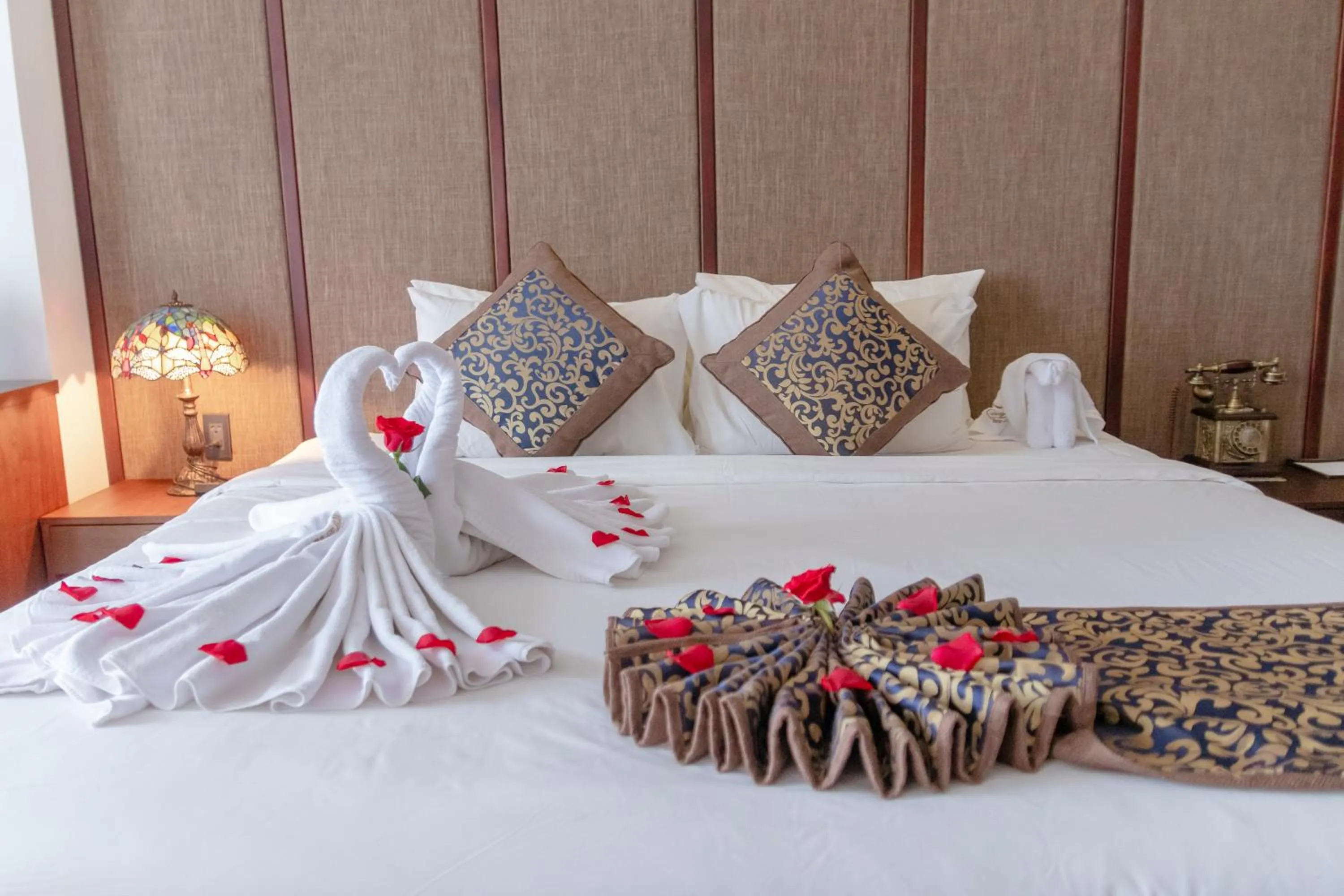 Bedroom, Bed in Dong Duong Hotel & Suites - City Central - Afternoon Tea Inclusive