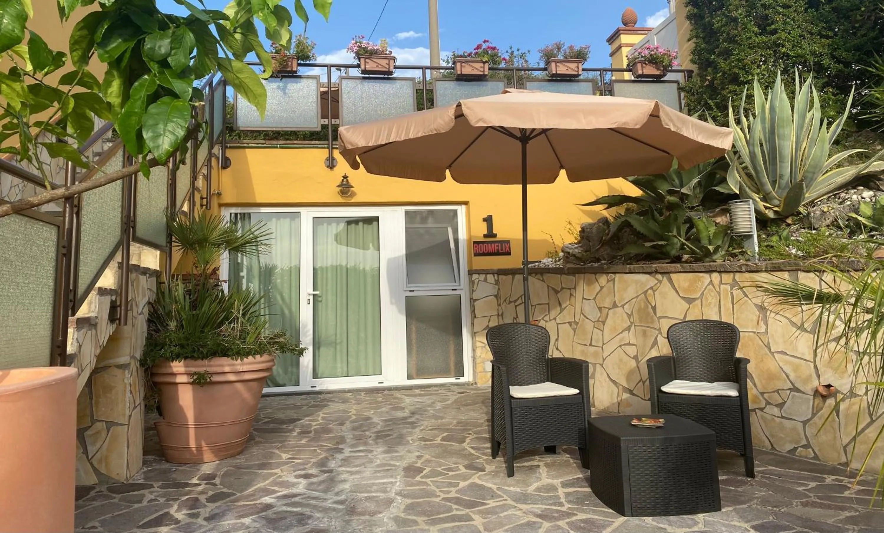 Patio in B&B Il giardino di Armida