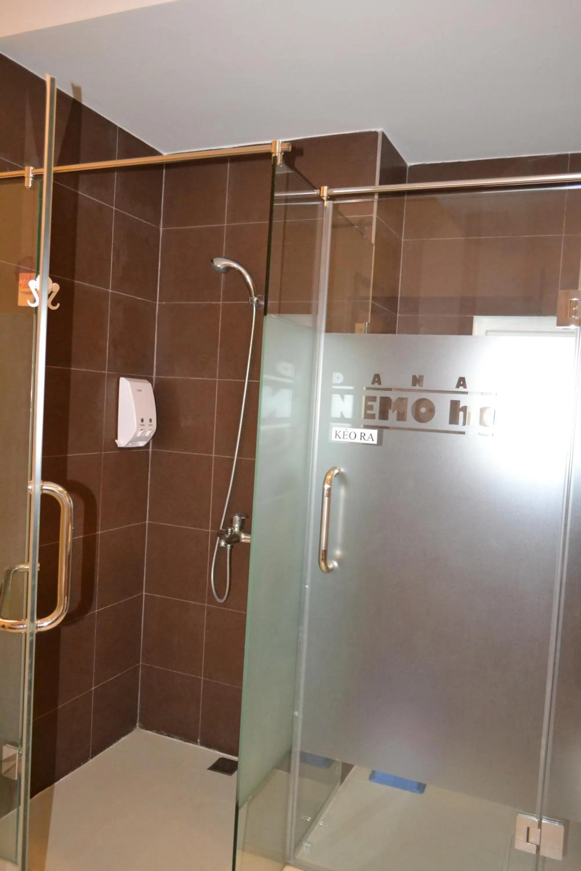 Shower, Bathroom in Nemo Hotel Danang