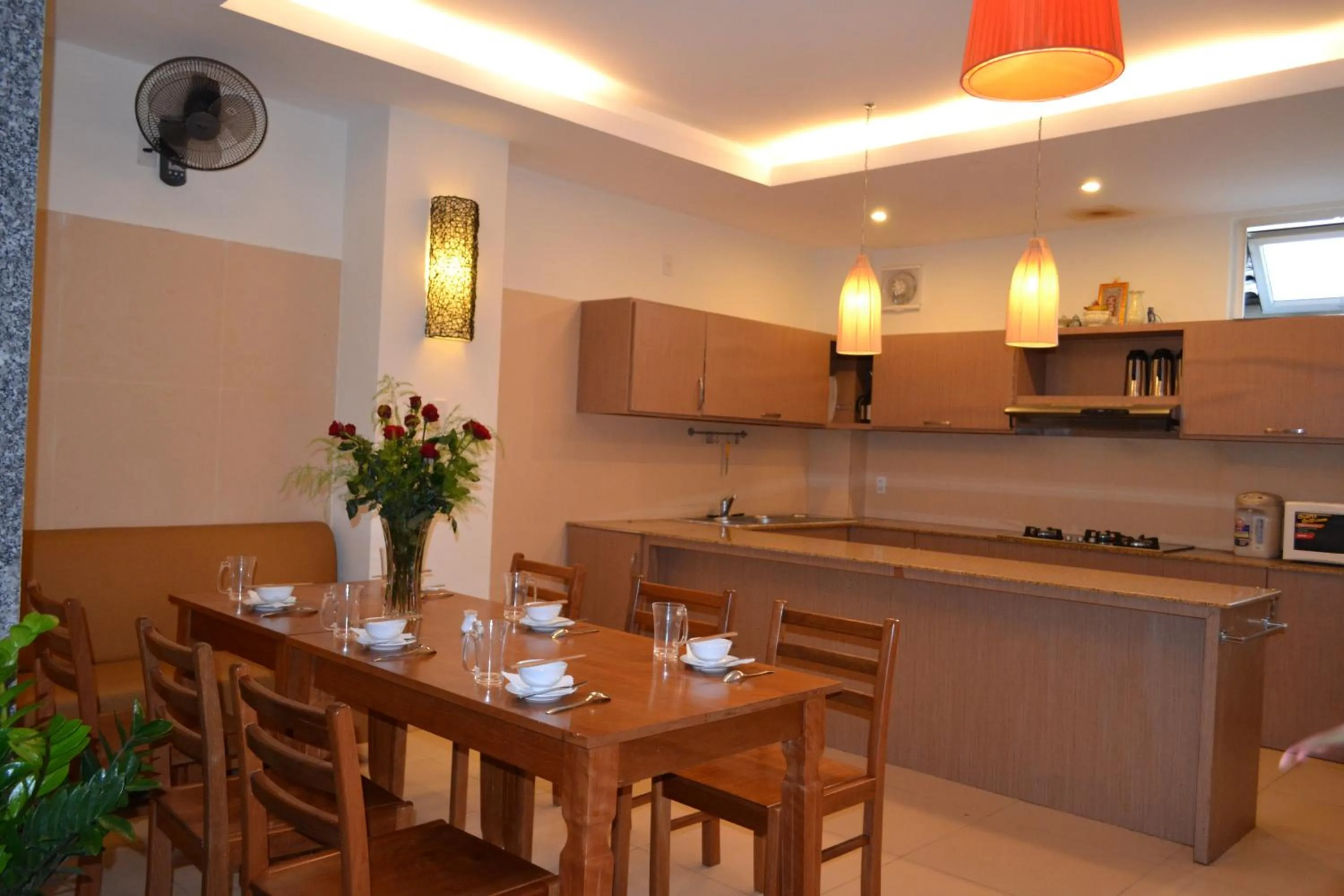 Dining area, Kitchen/Kitchenette in Nemo Hotel Danang