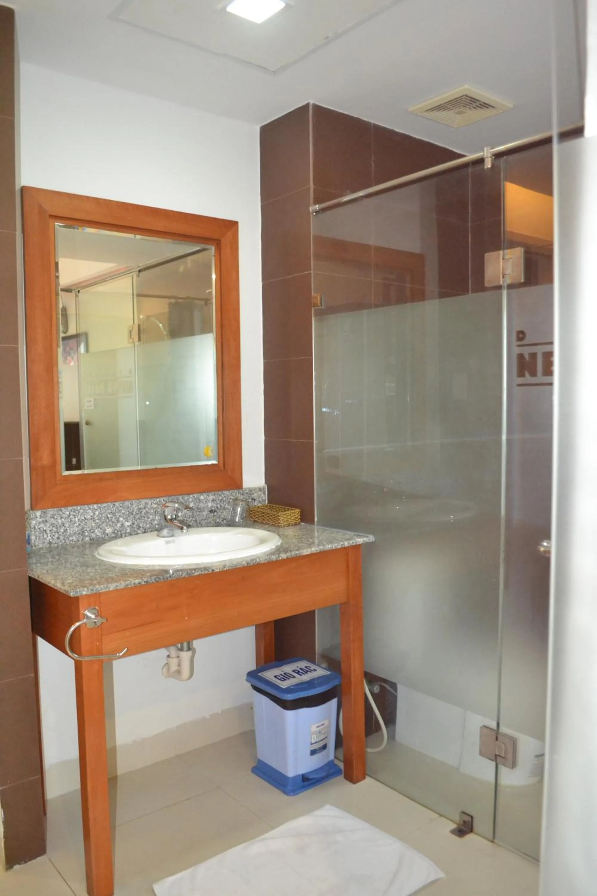 Bathroom in Nemo Hotel Danang