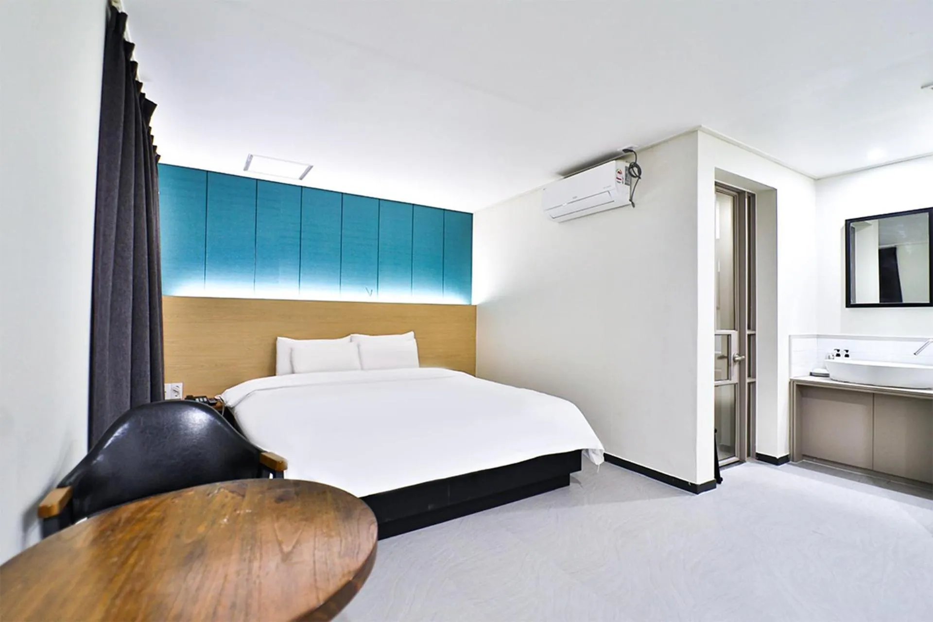 Bedroom, Bed in Calm Rest Hotel Busan Sasang