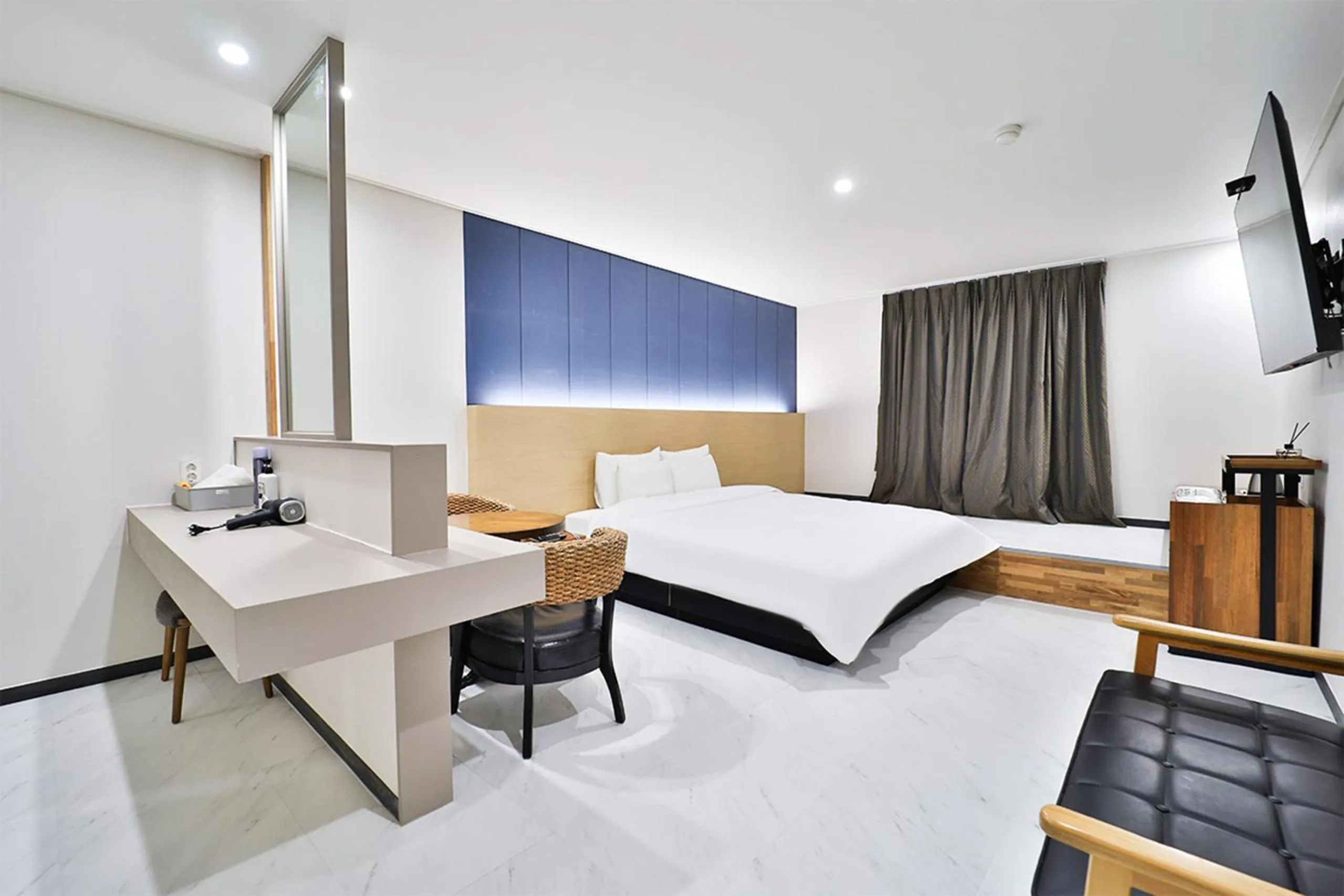 Bedroom, Bed in Calm Rest Hotel Busan Sasang