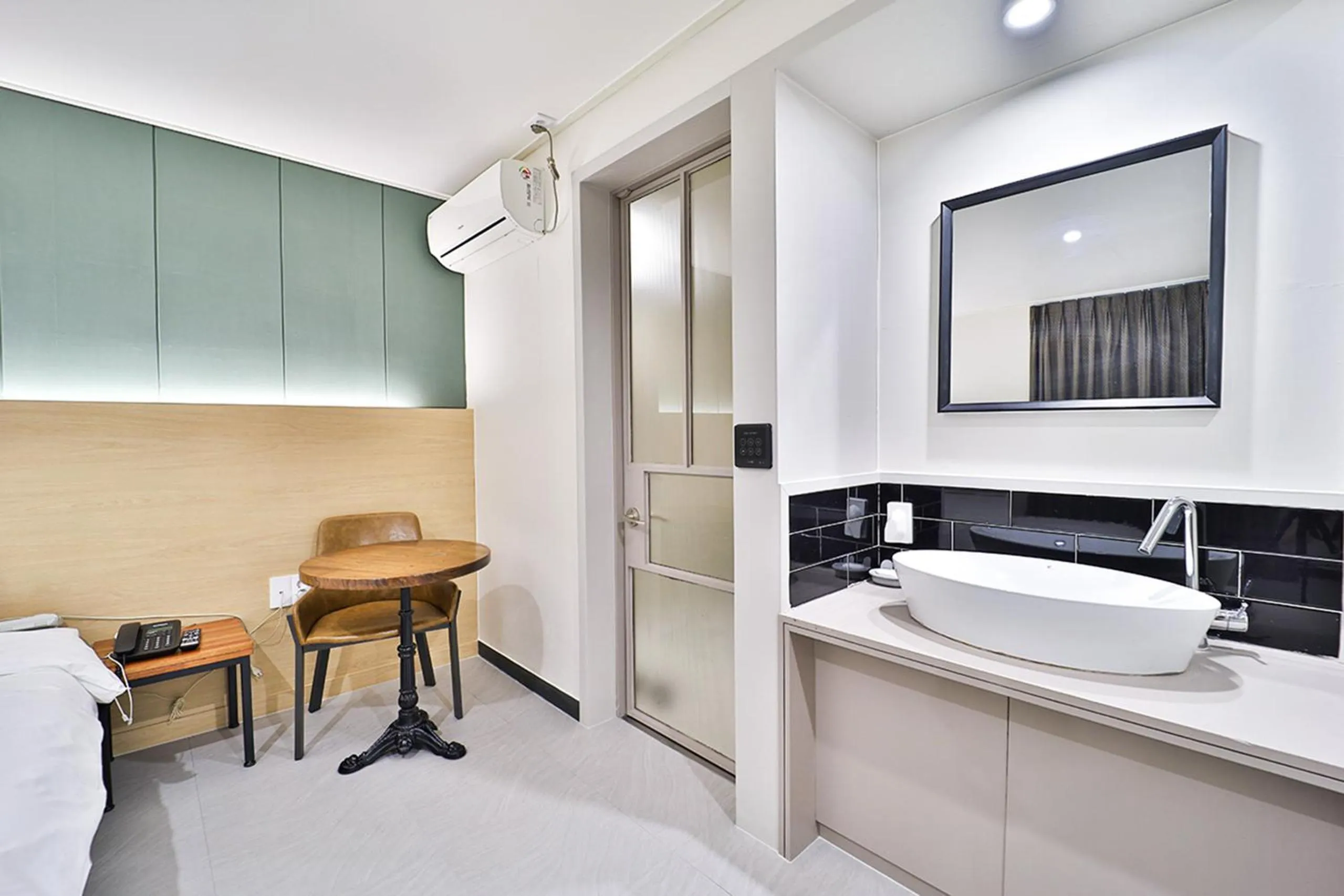 Bedroom in Calm Rest Hotel Busan Sasang