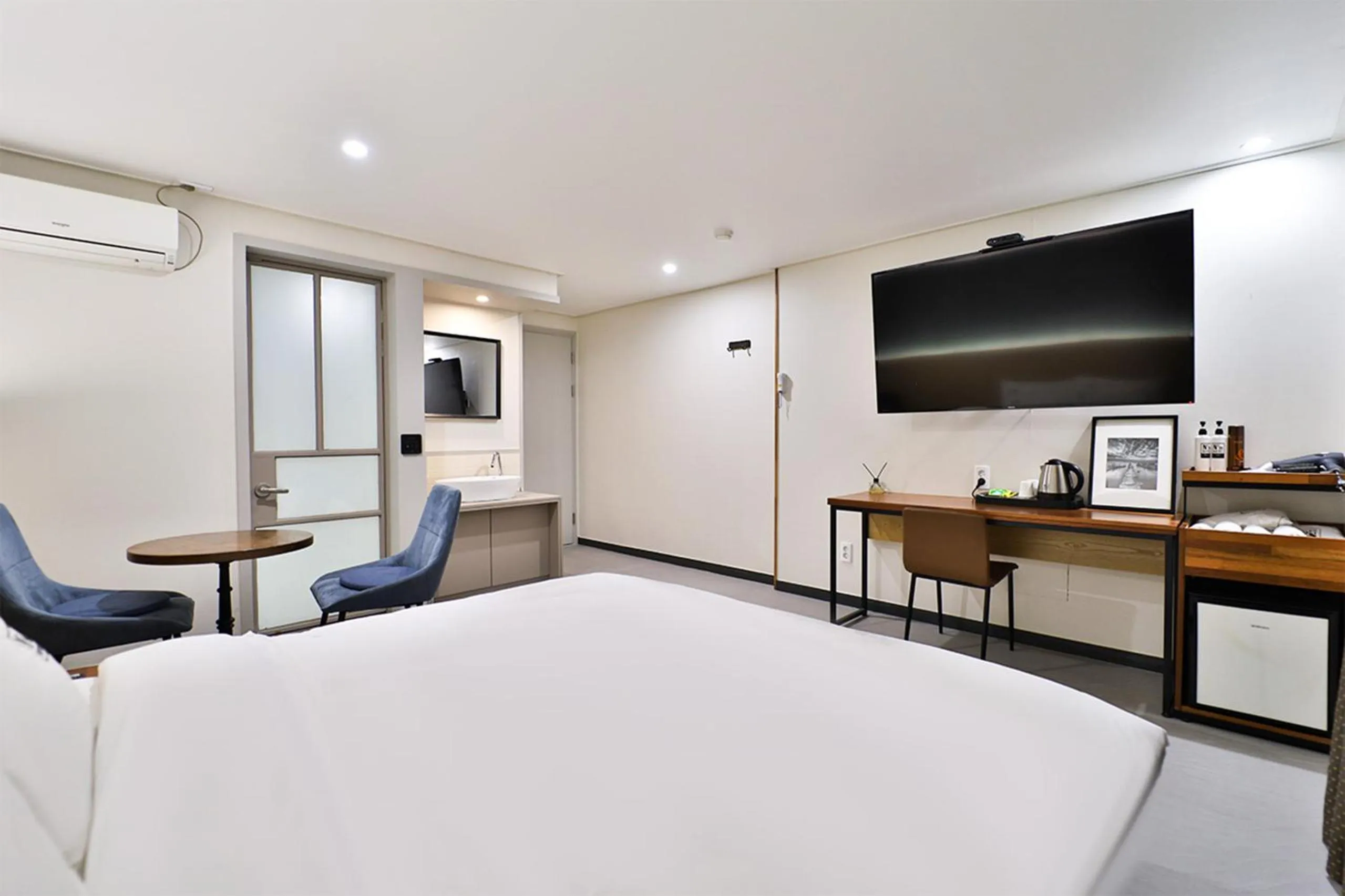 Bedroom, Bed in Calm Rest Hotel Busan Sasang