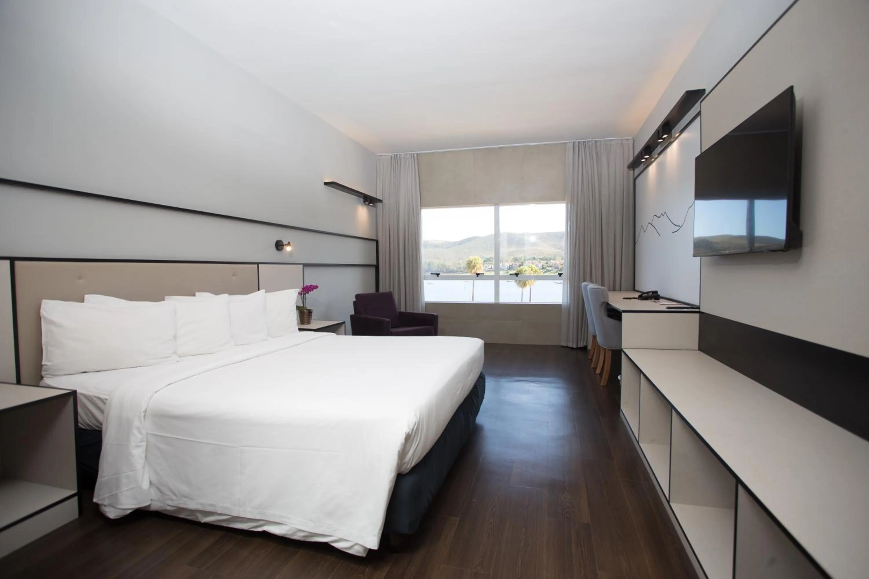 Photo of the whole room, Bed in Transamerica Lagoa dos Ingleses