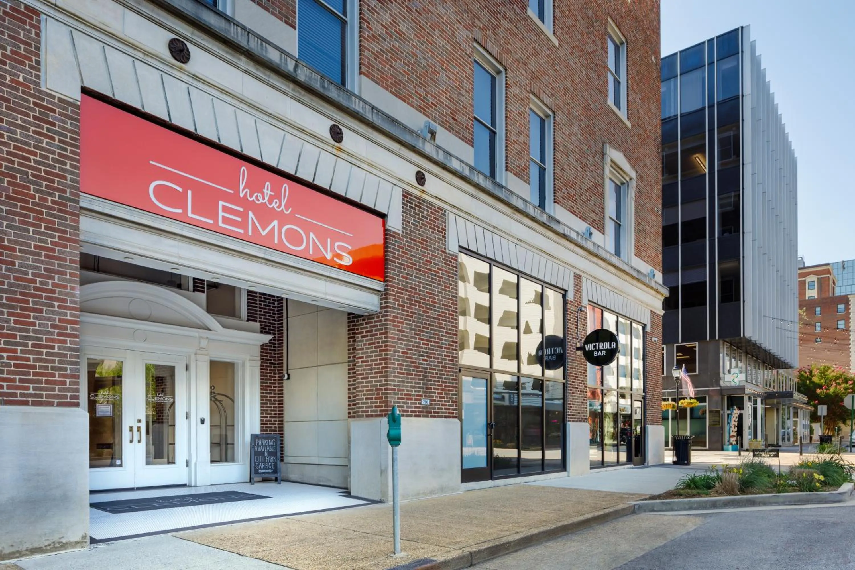Facade/entrance in Hotel Clemons