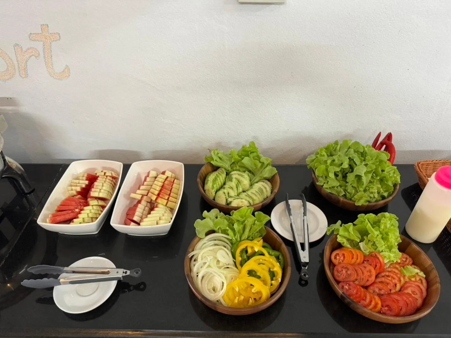 Restaurant/places to eat in Wind Beach Resort