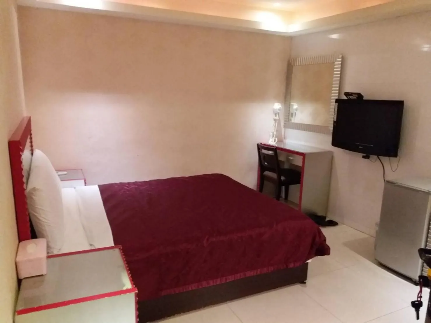 Bed in Meets Happy Hotel