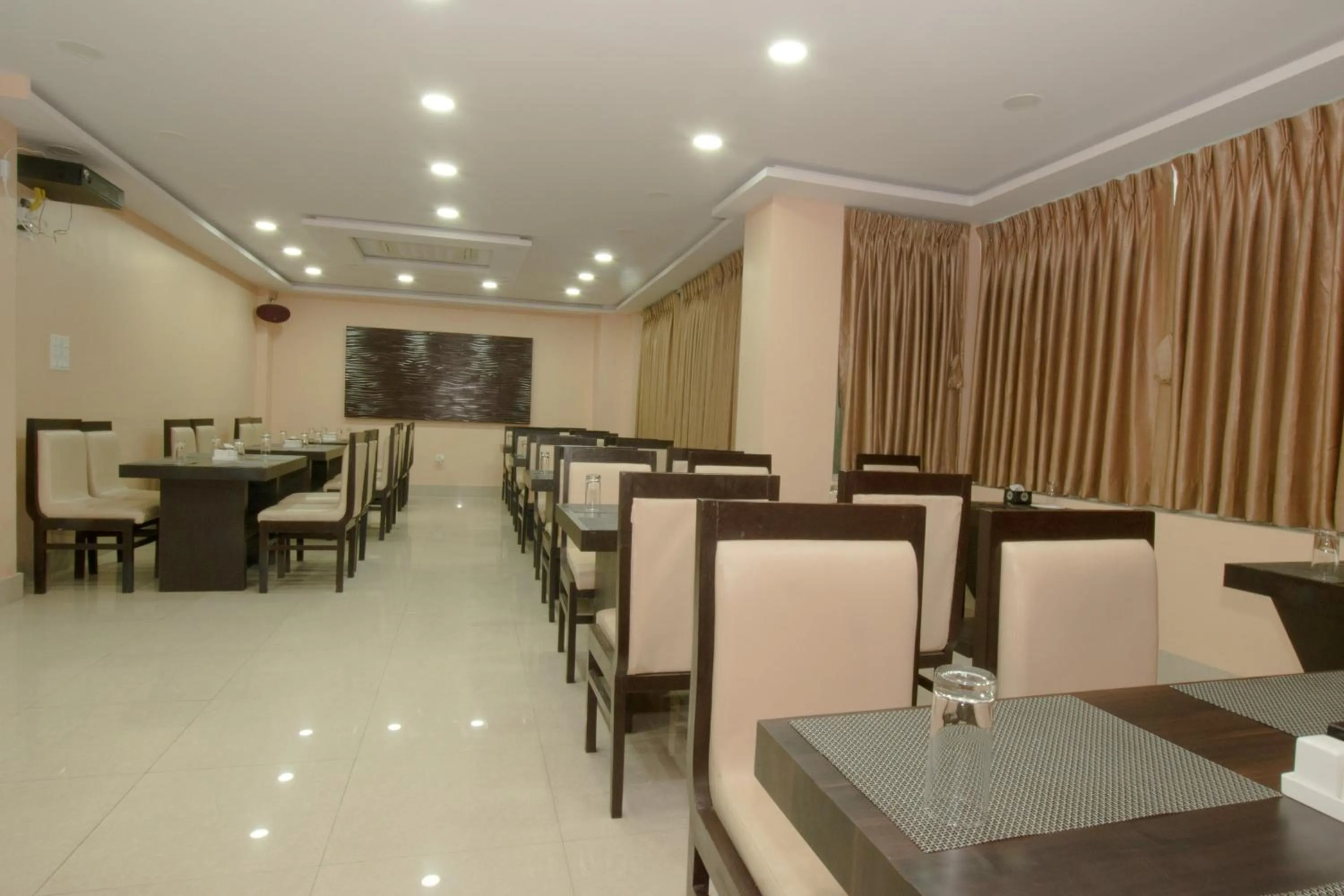 Restaurant/places to eat in Annapurna Hotel