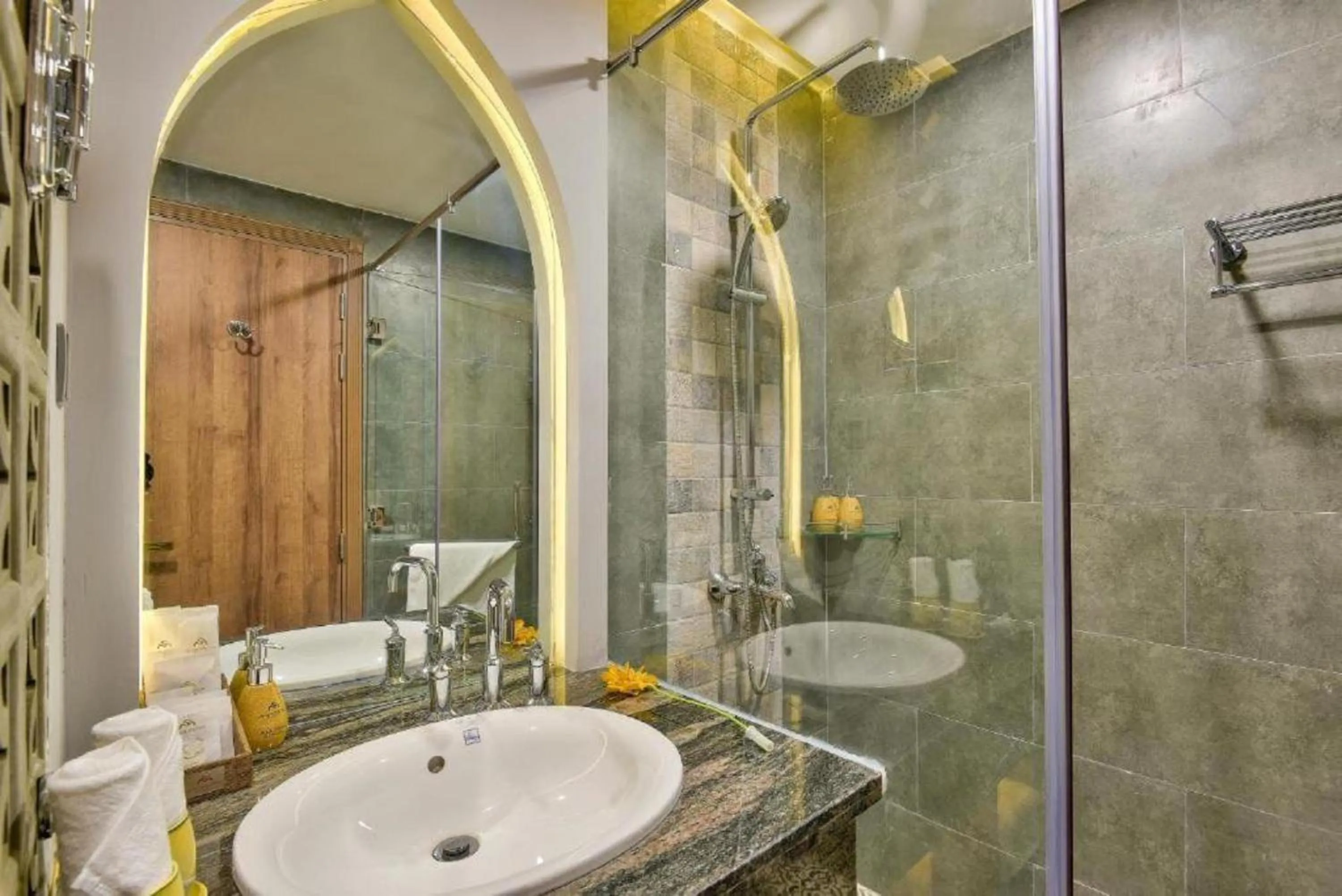 Shower in My Son Heritage Resort and Spa