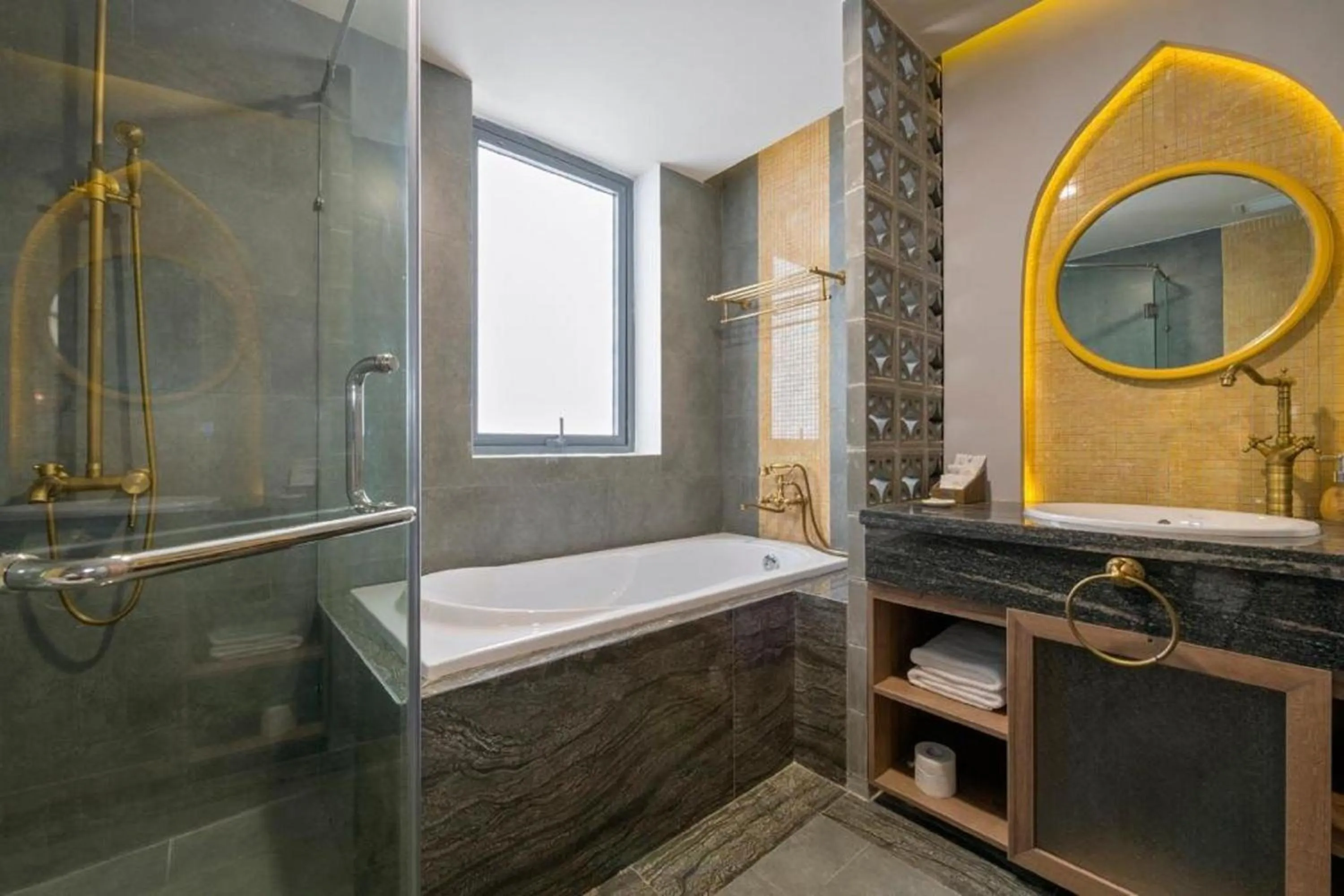 Shower in My Son Heritage Resort and Spa