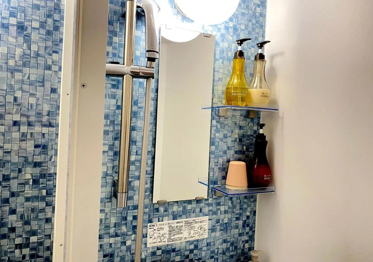 Shower in Floral Hotel · SakaisuJi-Honmachi Osaka