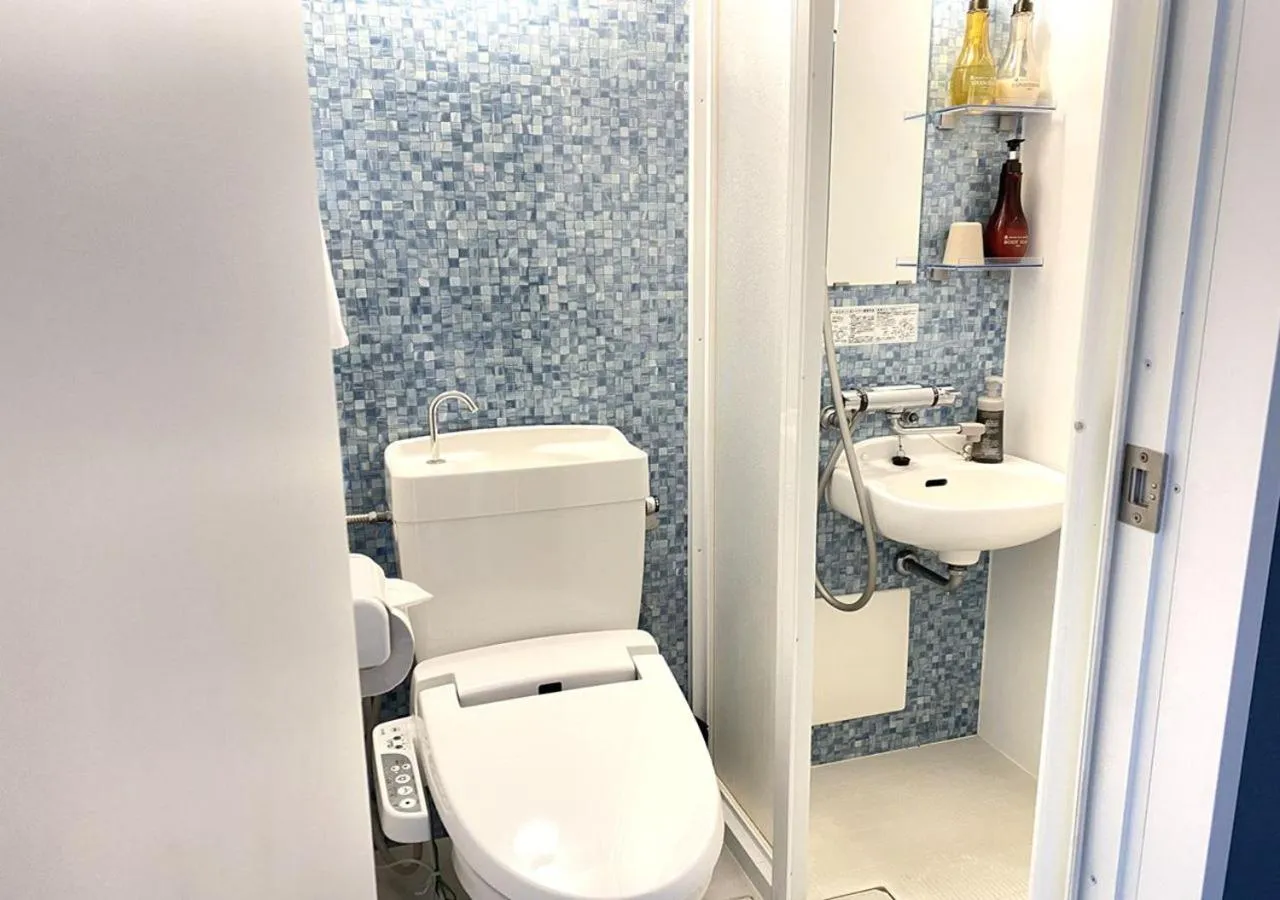 Shower in Floral Hotel · SakaisuJi-Honmachi Osaka