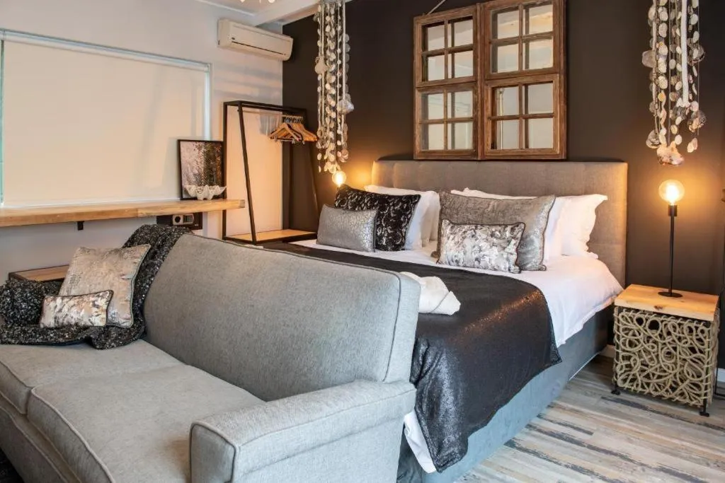 Floor plan, Bed in Salt Boutique Guest House