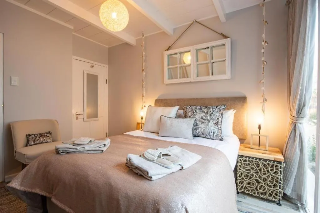 Floor plan, Bed in Salt Boutique Guest House