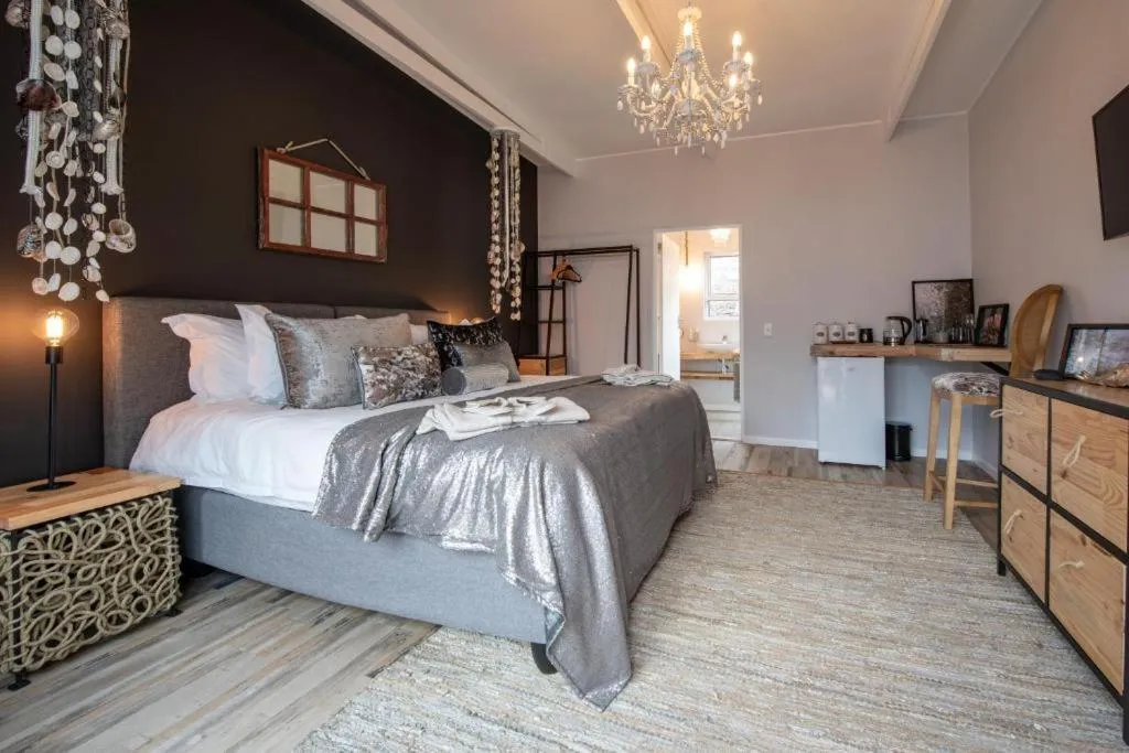 Floor plan, Bed in Salt Boutique Guest House