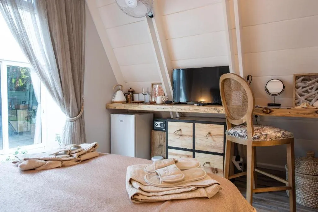 Floor plan, Bed in Salt Boutique Guest House