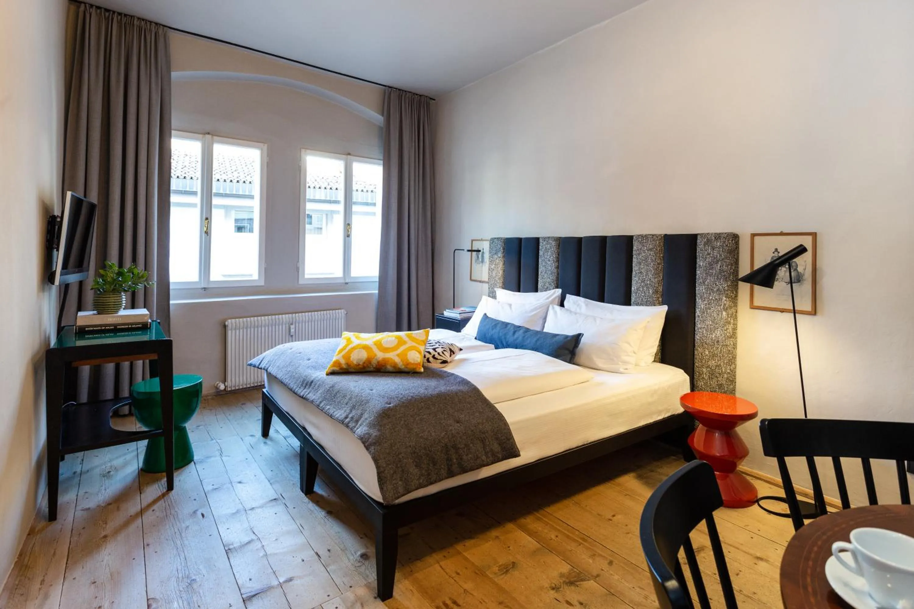 Photo of the whole room, Bed in Goldenstern Townhouse