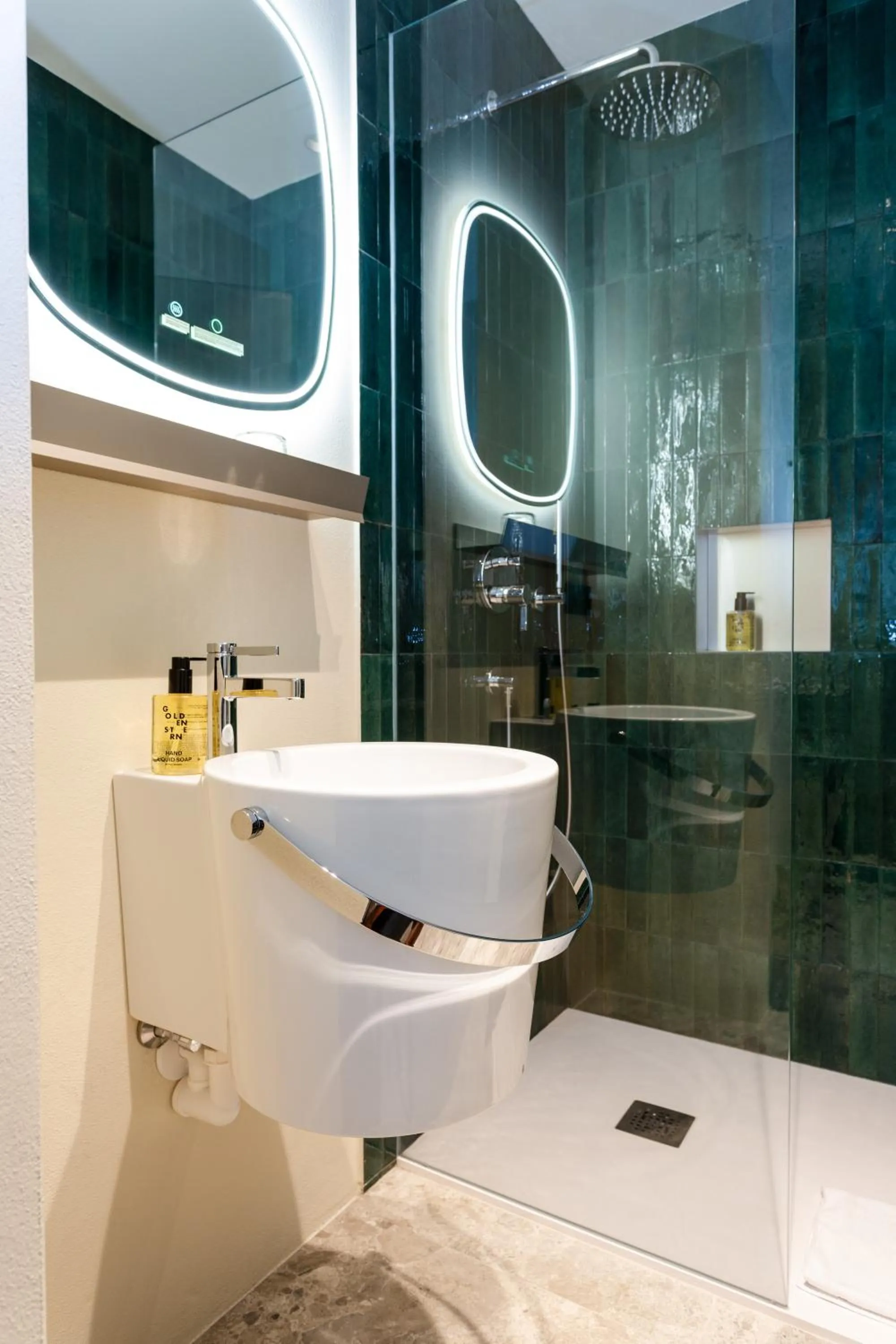 Bathroom in Goldenstern Townhouse