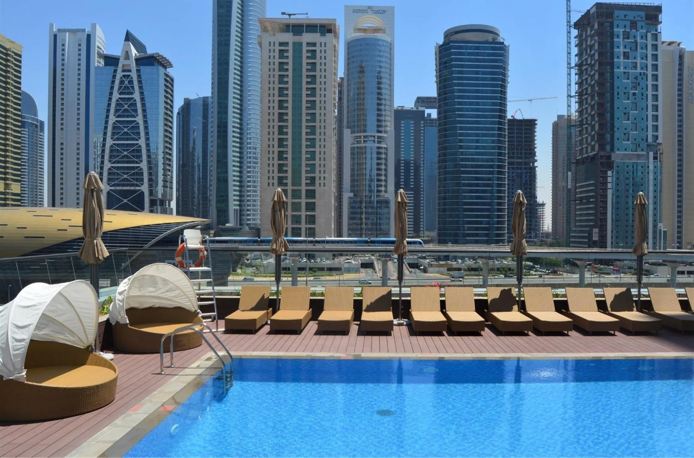 Swimming pool in Millennium Place Dubai Marina