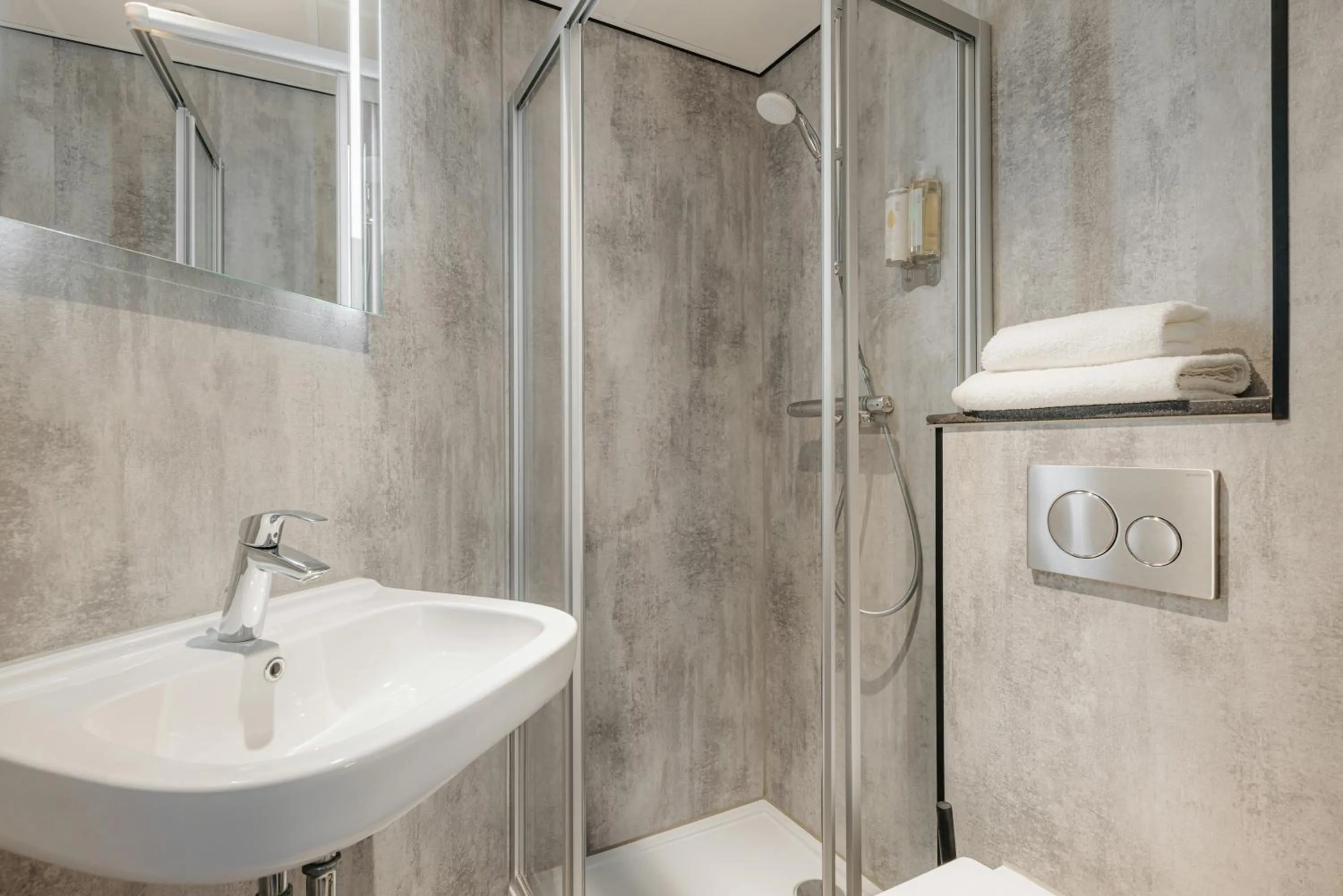 Photo of the whole room in Leonardo Hotel Amsterdam Leidse Square