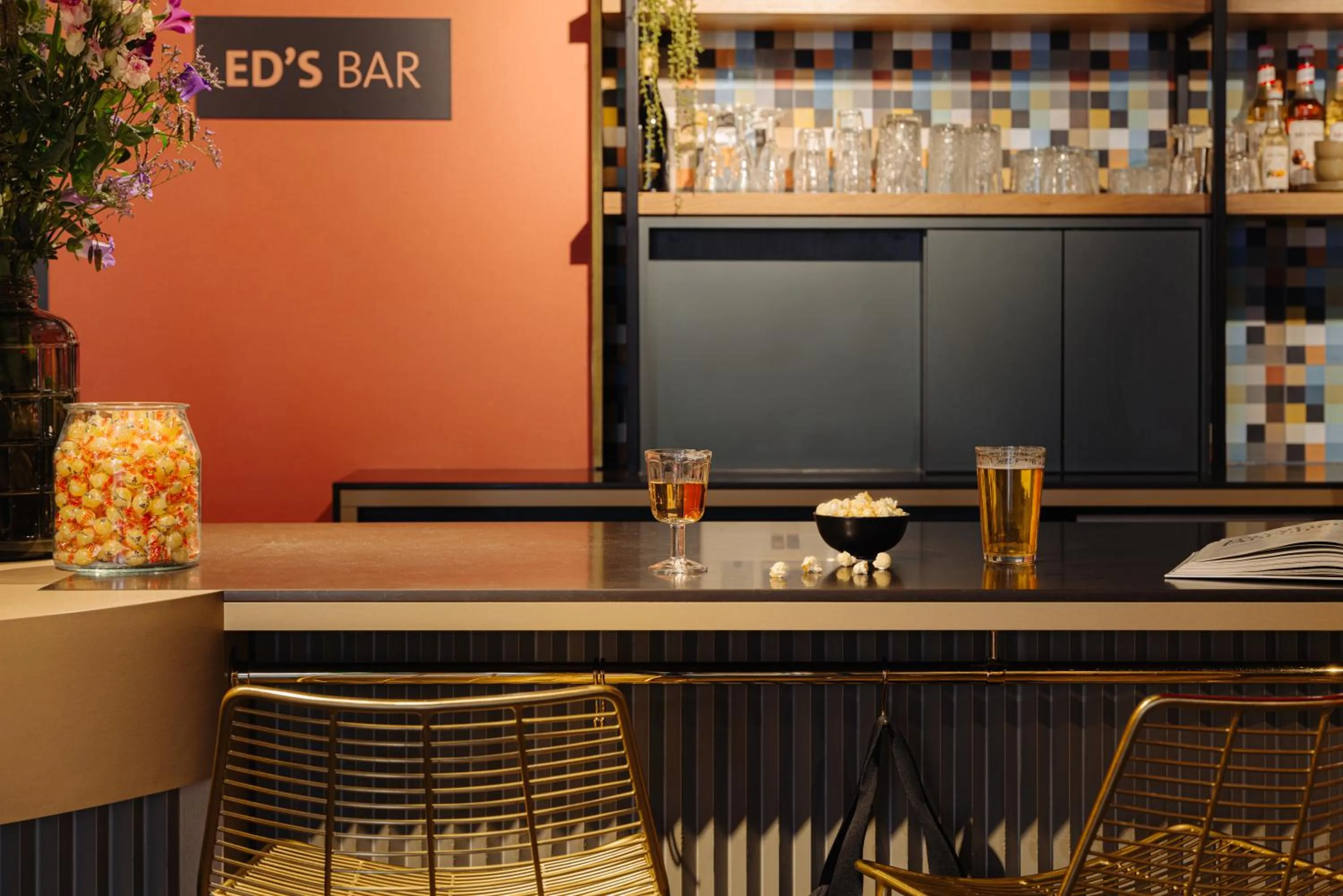 Lounge or bar in Leonardo Hotel Amsterdam Leidse Square